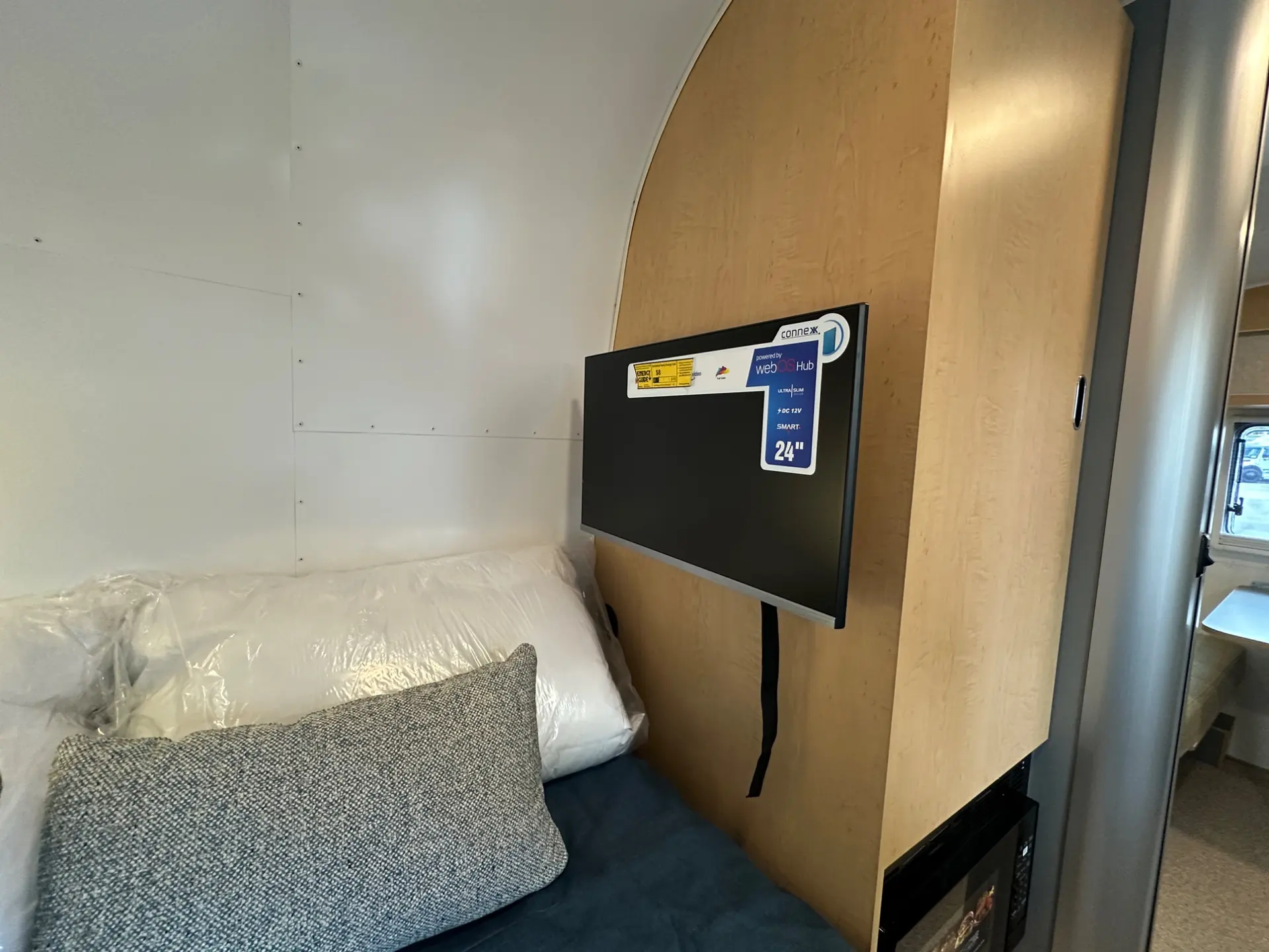2027 Airstream World Traveler 17Rb - Image 30