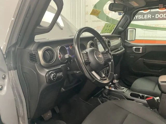 2021 Jeep Gladiator Crew Cab Sport 4WD - Image 13