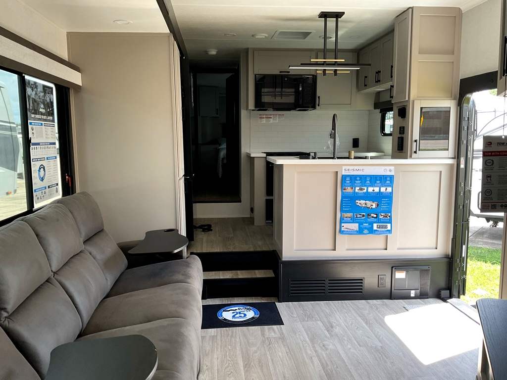 2027 JAYCO SEISMIC 413 - Image 7