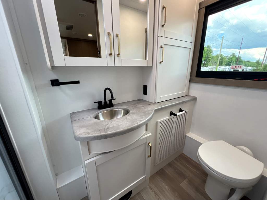 2027 JAYCO PRECEPT 36C - Image 25