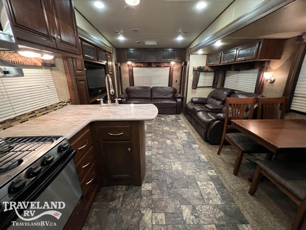 2015 Coachmen Chaparral Signature 327RLKS - Image 3