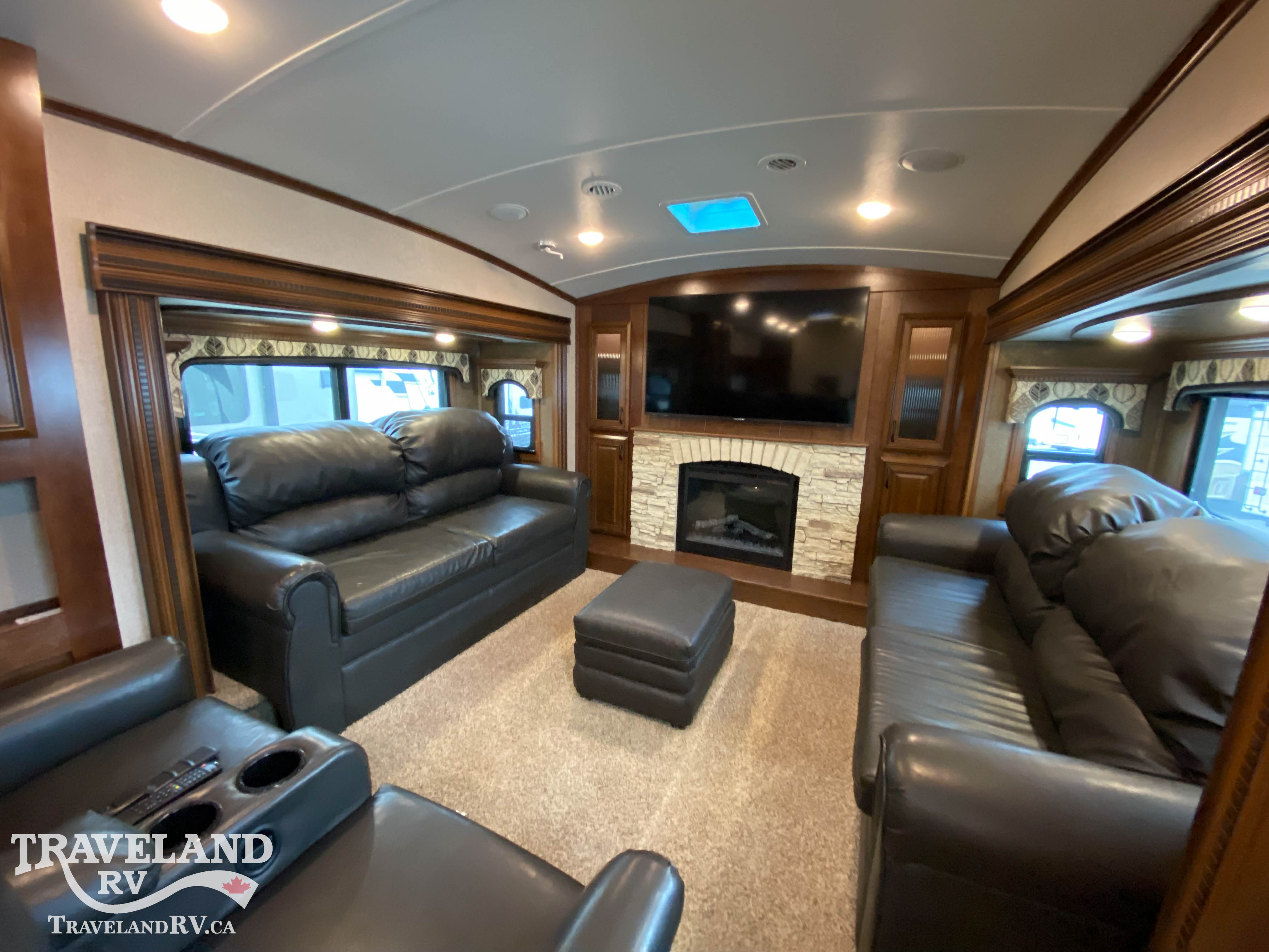 2016 Jayco Pinnacle 38FLSA - Image 4