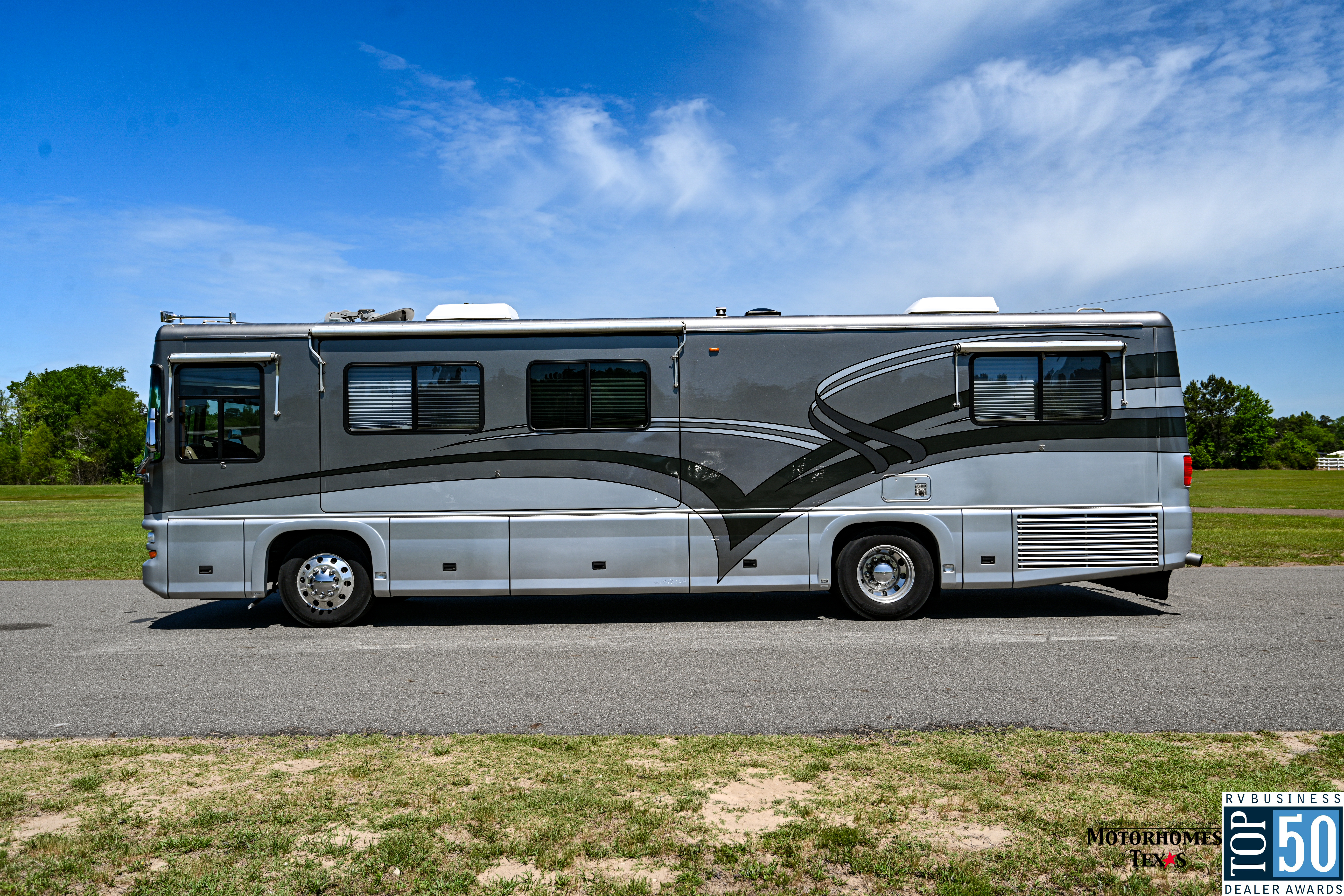 2004 Foretravel U295 3610 WTFS - exterior 20