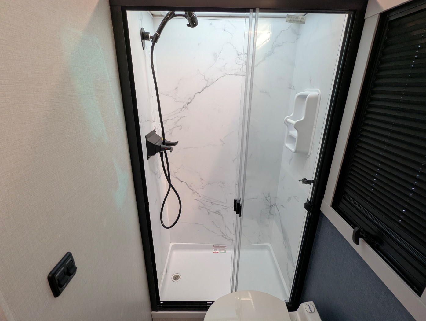 2026 Coachmen Euro 25TB - Image 19