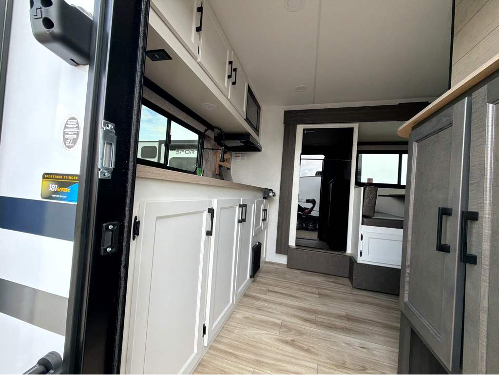 2026 VENTURE RV SPORTTREK STINGER 181VRK - Image 16