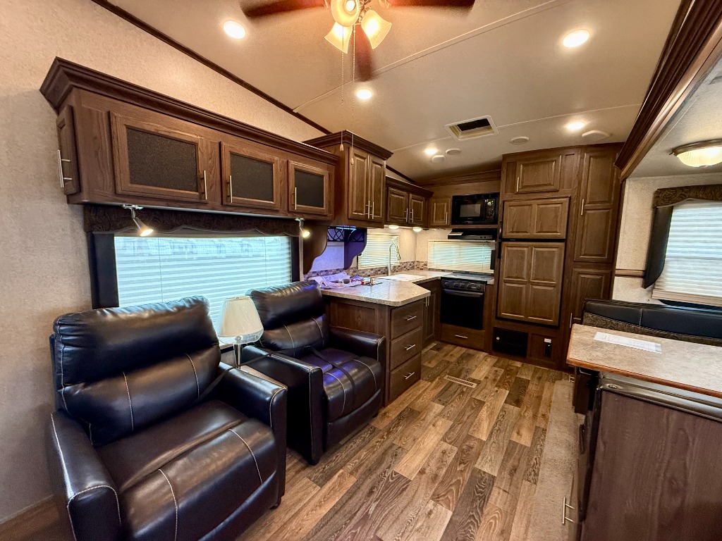 2016 Rockwood 8280WS - Image 6