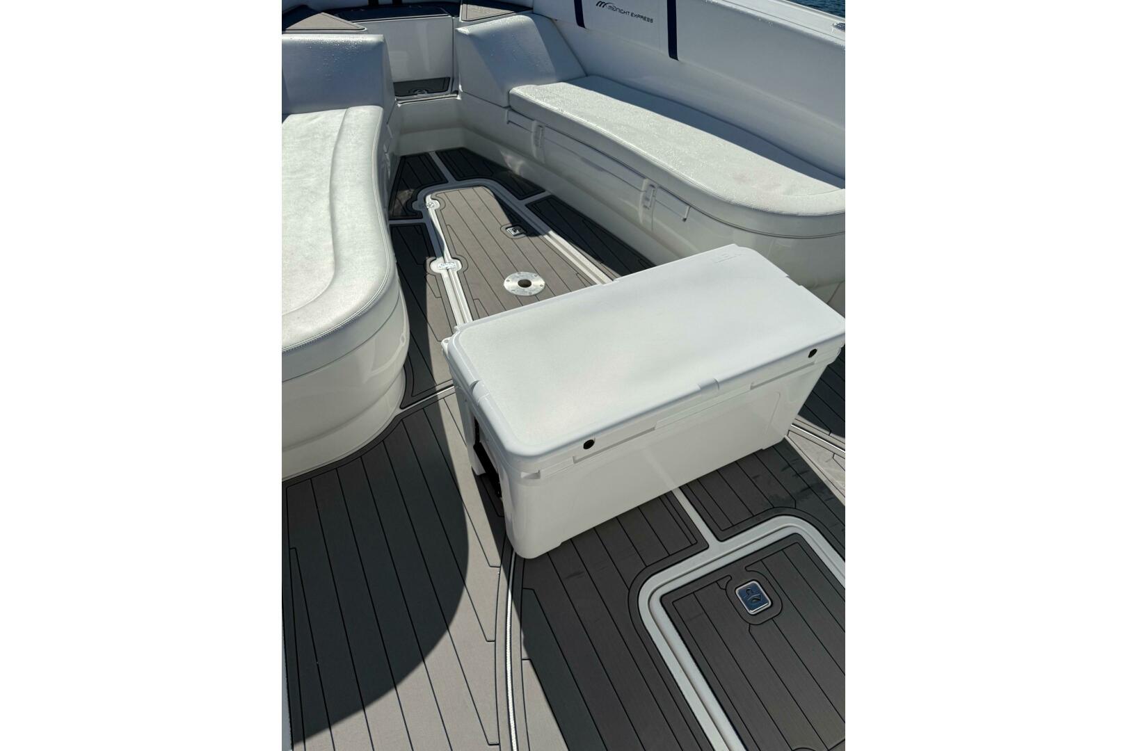 2020 Midnight Express 34 Open - Image 10