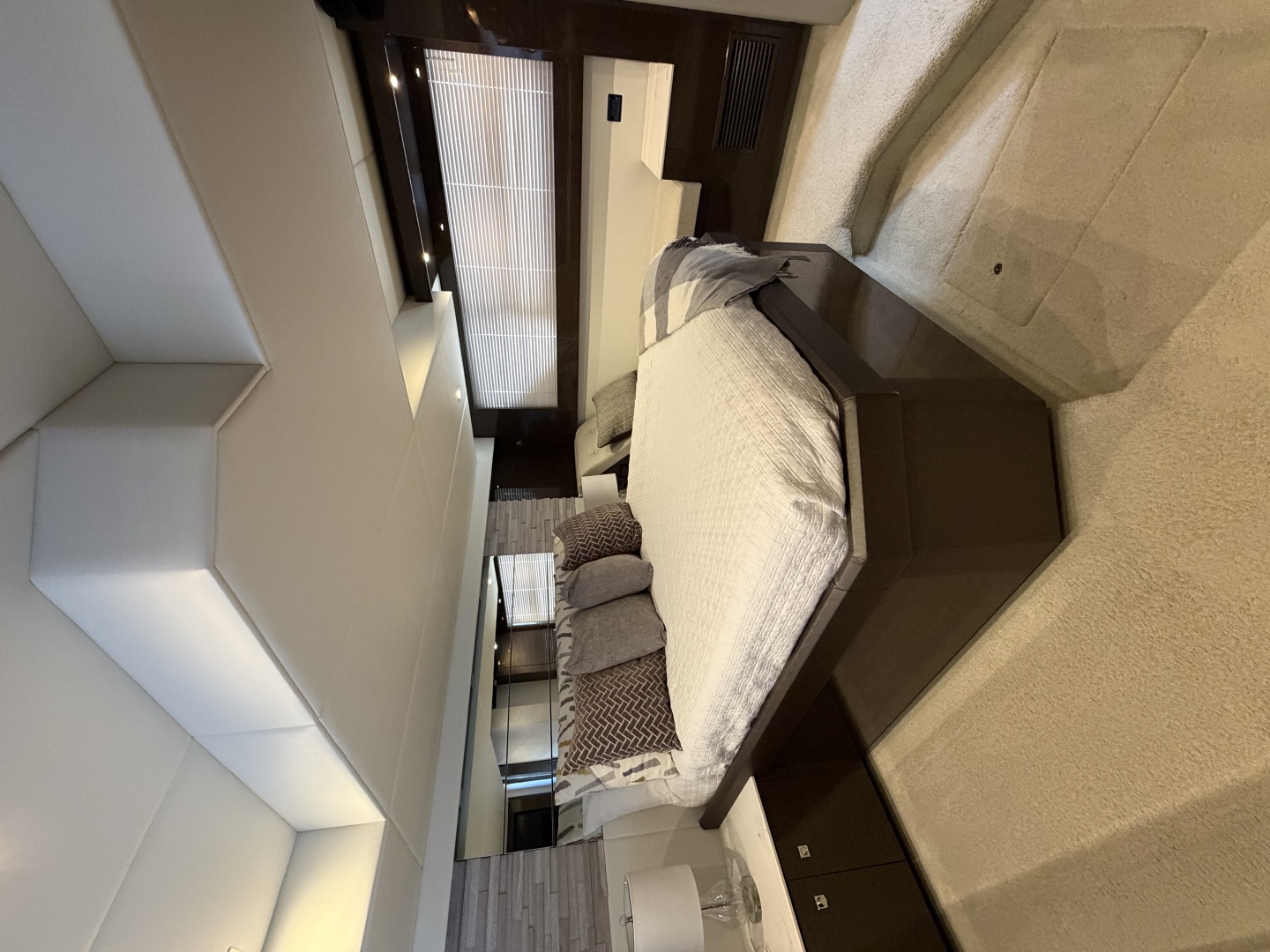 2020 Cruisers Yachts 50 CANTIUS - Image 12