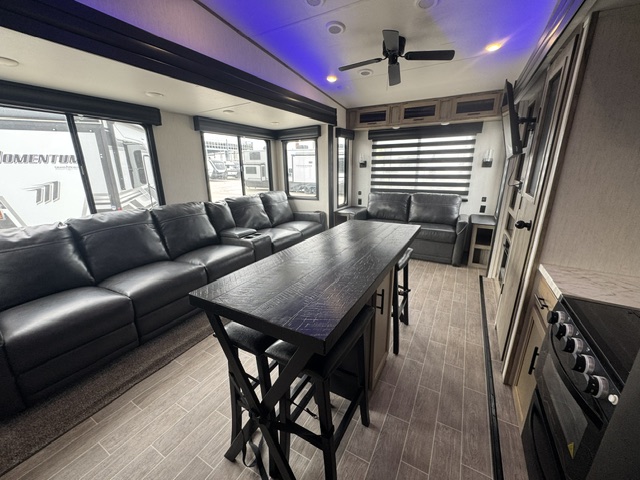 2022 Forest River Cherokee Arctic Wolf 3880 SUITE - Image 16