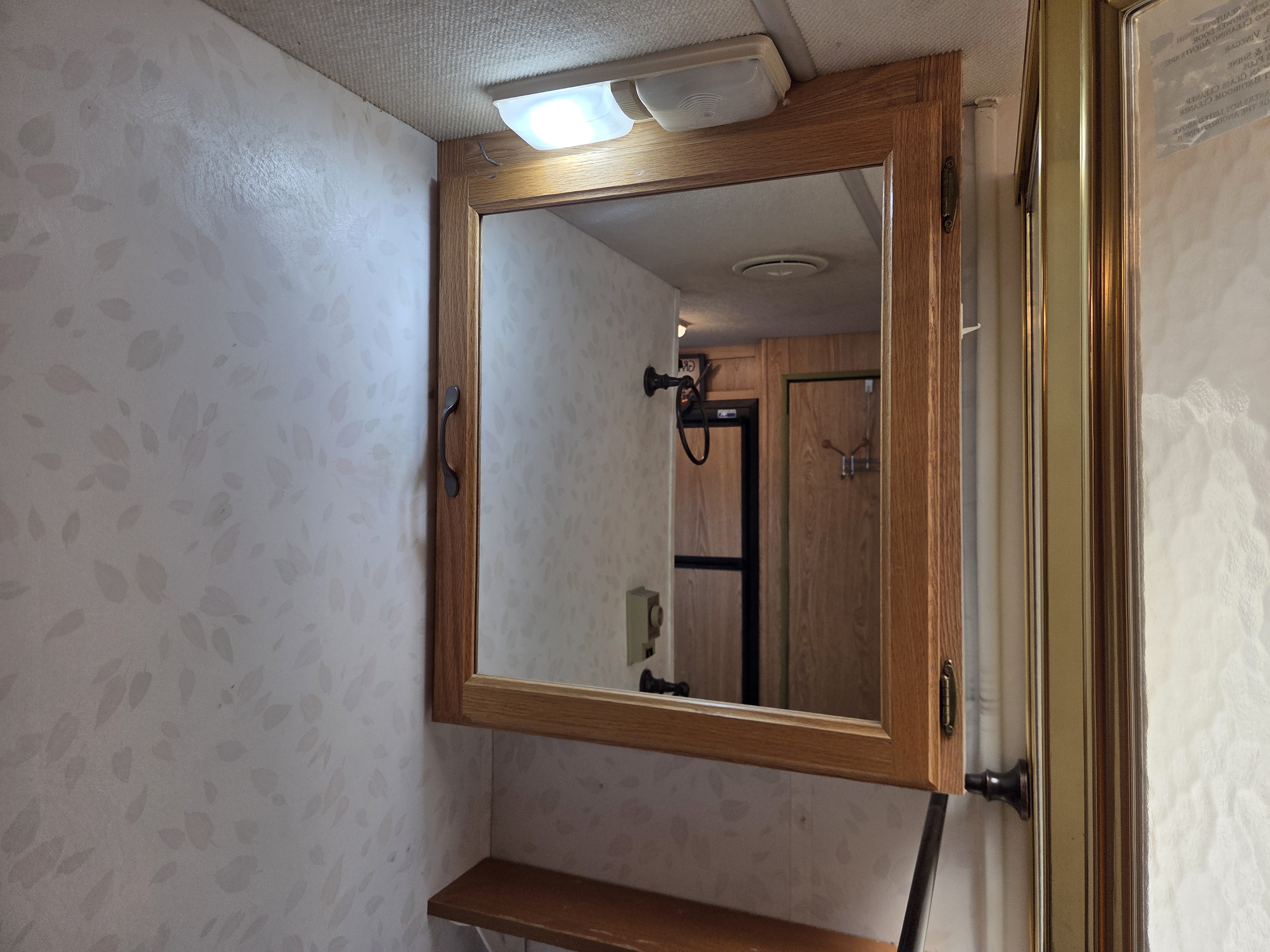 1997 Georgie Boy Cruise Master 3415 - Image 15