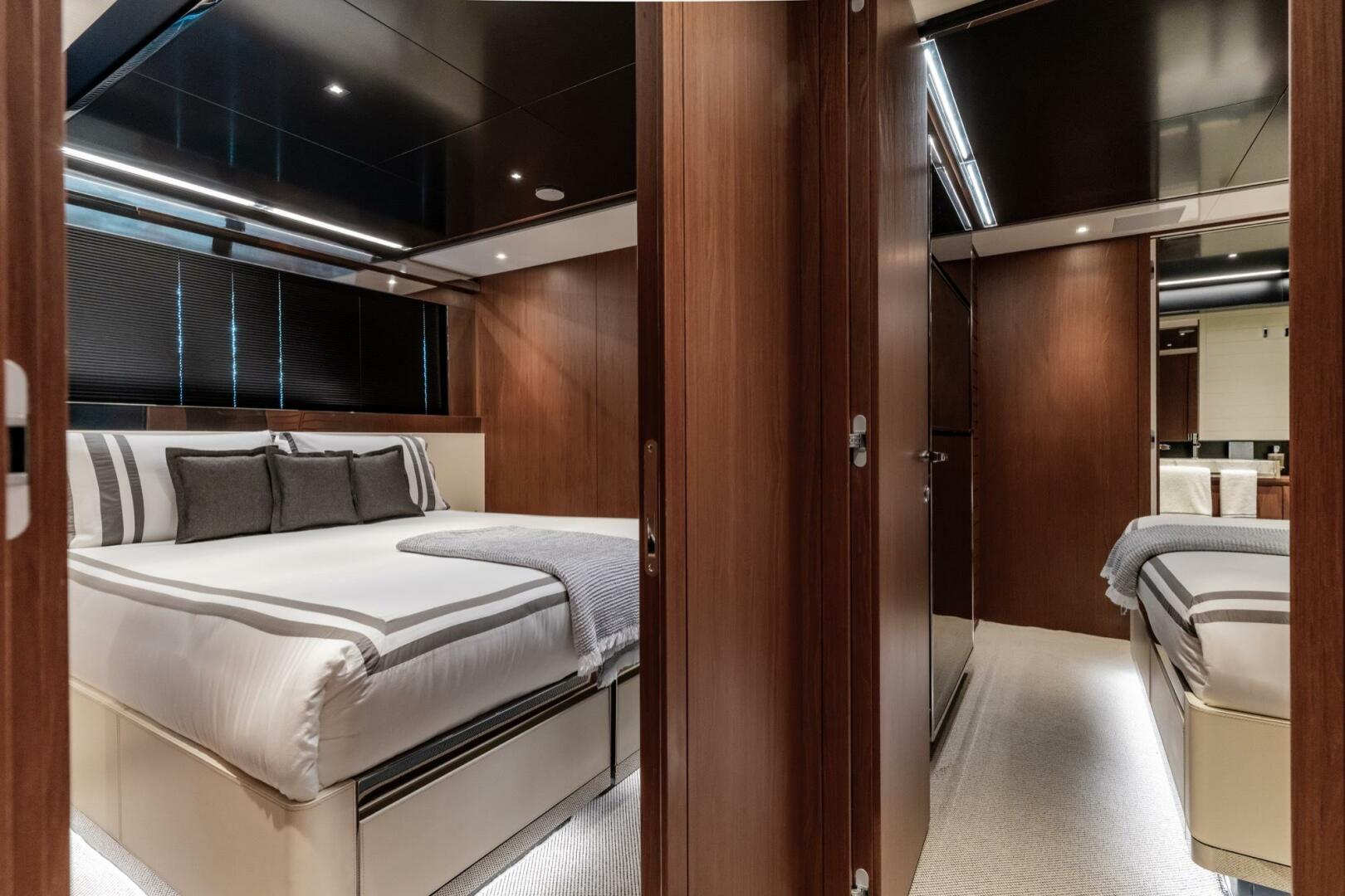 2019 Riva - Image 17