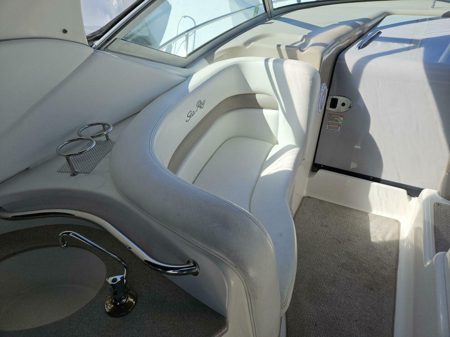 2004 Sea Ray 320 - Image 4