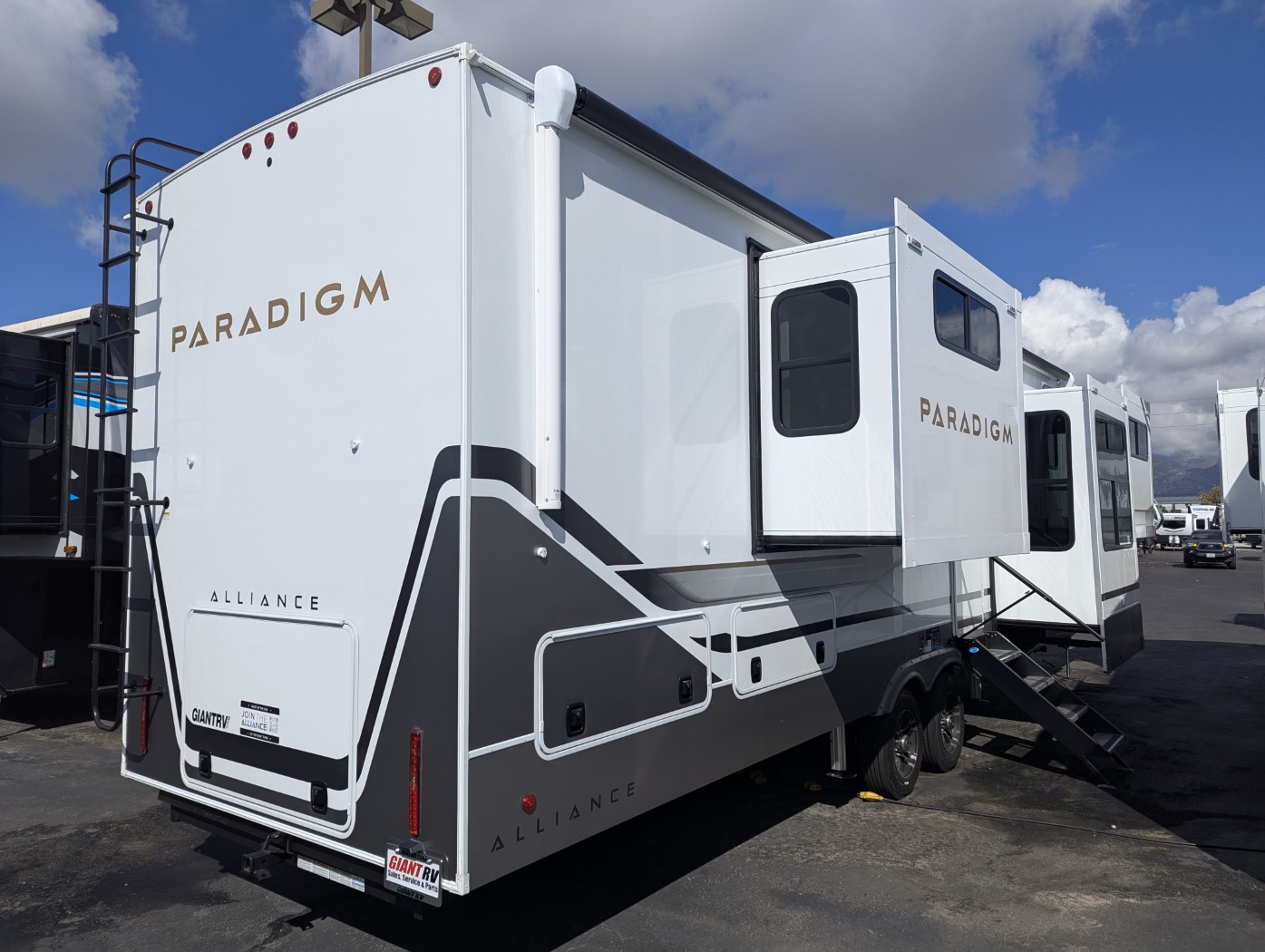 2026 Alliance RV Paradigm 385FL - Image 4