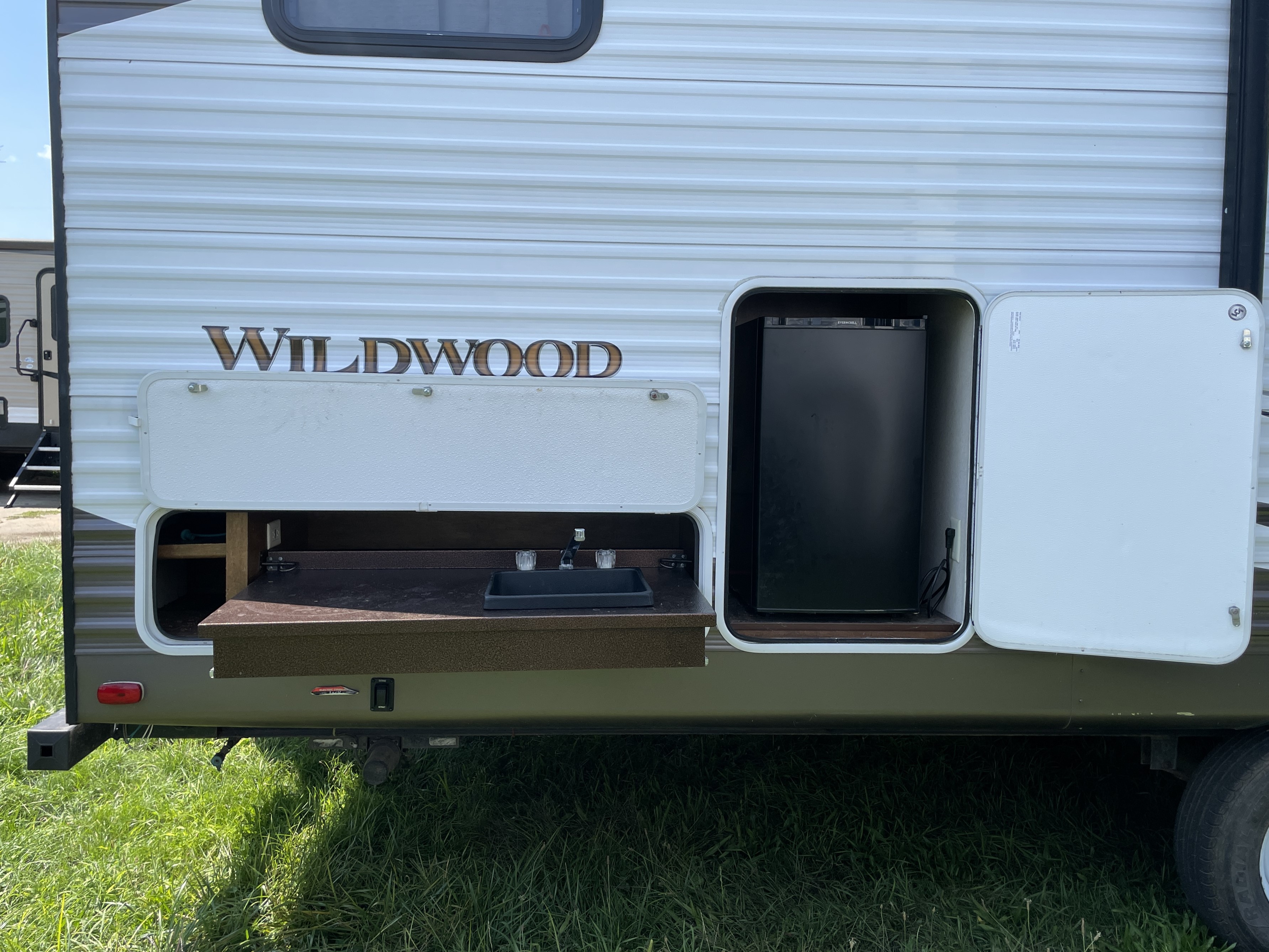 2017 Forest River Wildwood 28CKDS - Image 3