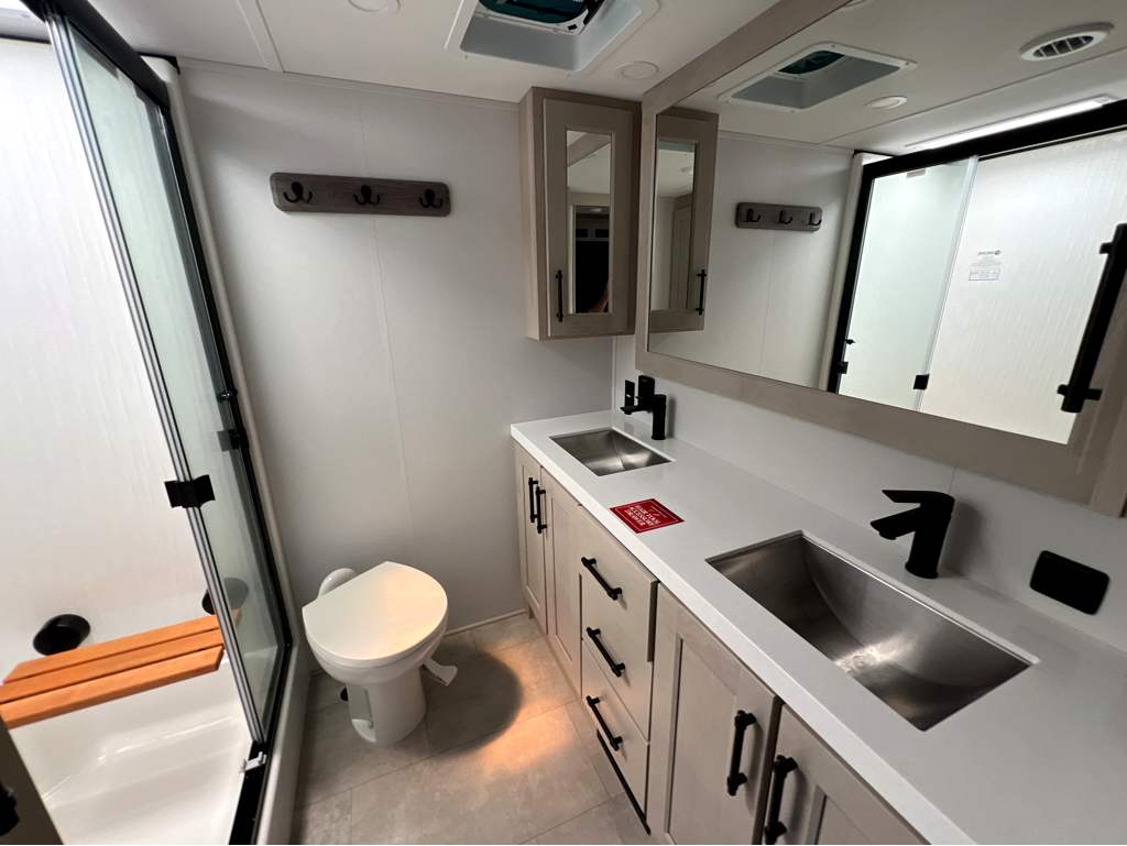 2026 GRAND DESIGN SOLITUDE 390RK - Image 17