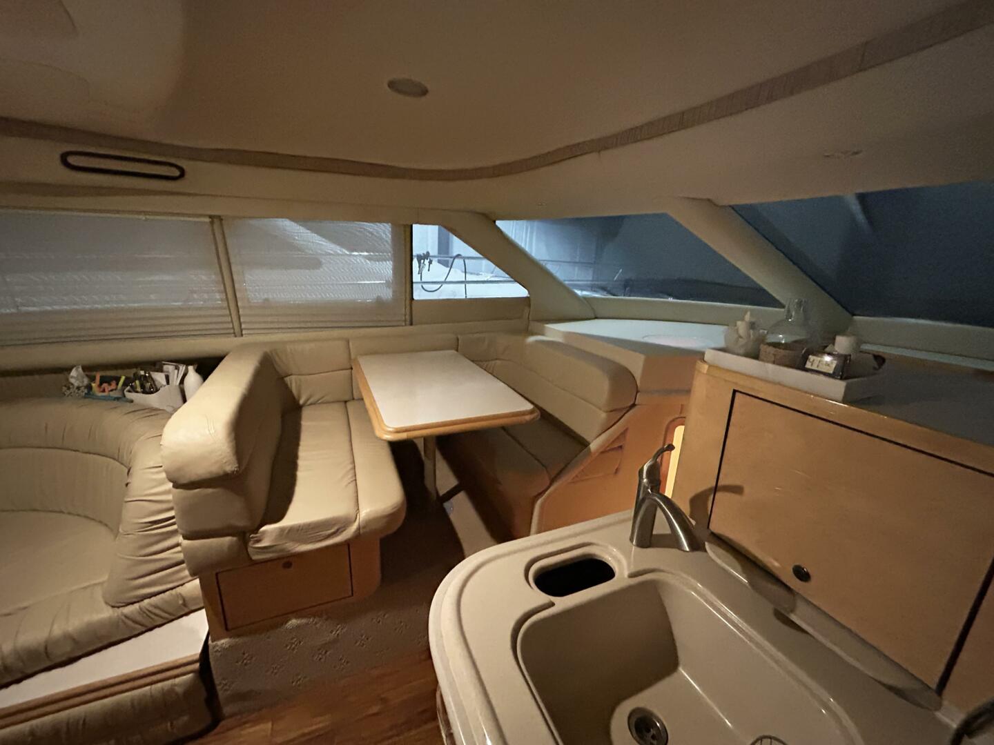 1999 Sea Ray 560 Sedan Bridge - Image 12