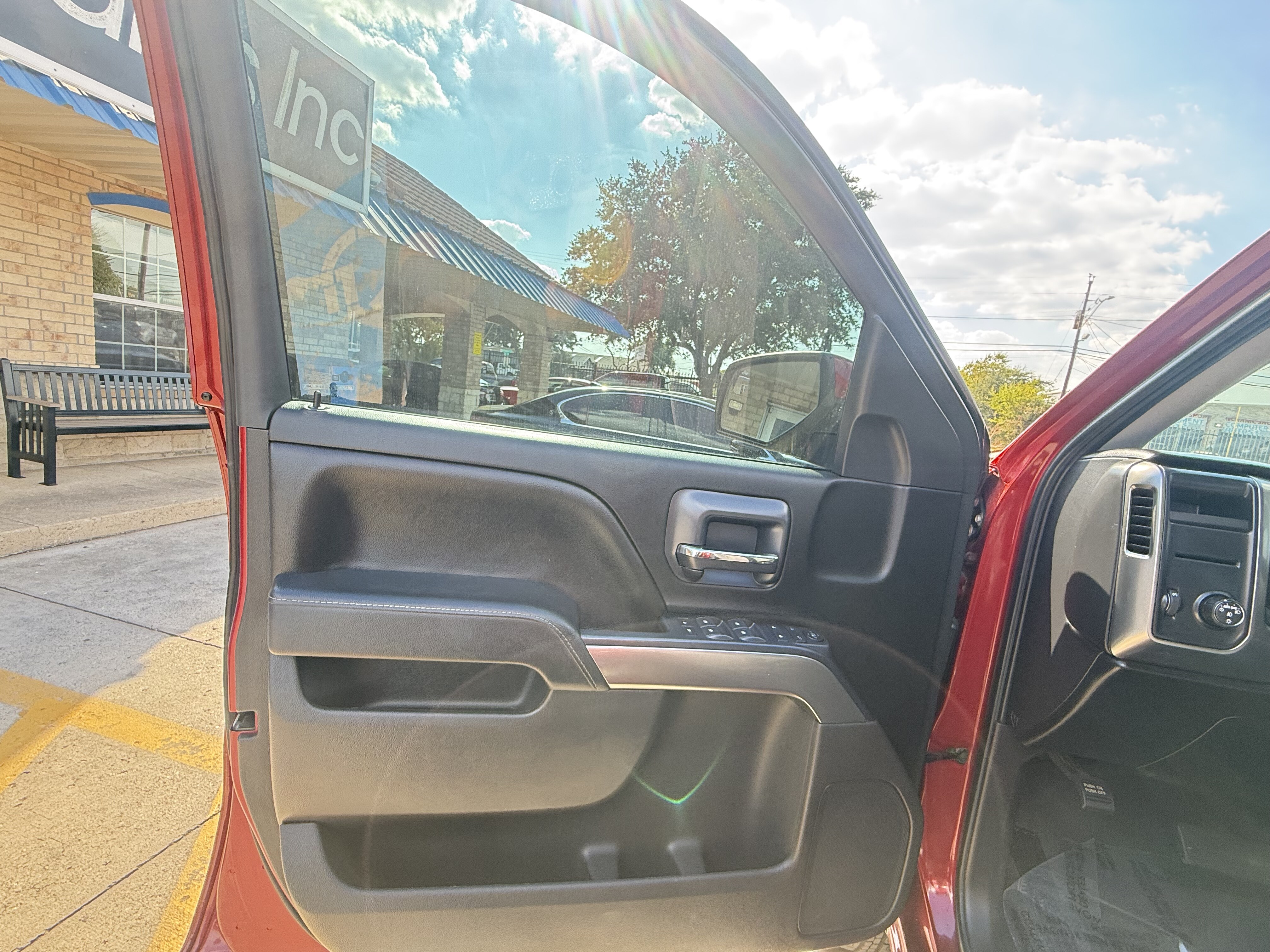 2018 Chevrolet Silverado 1500 Crew Cab LT 4WD - Image 19