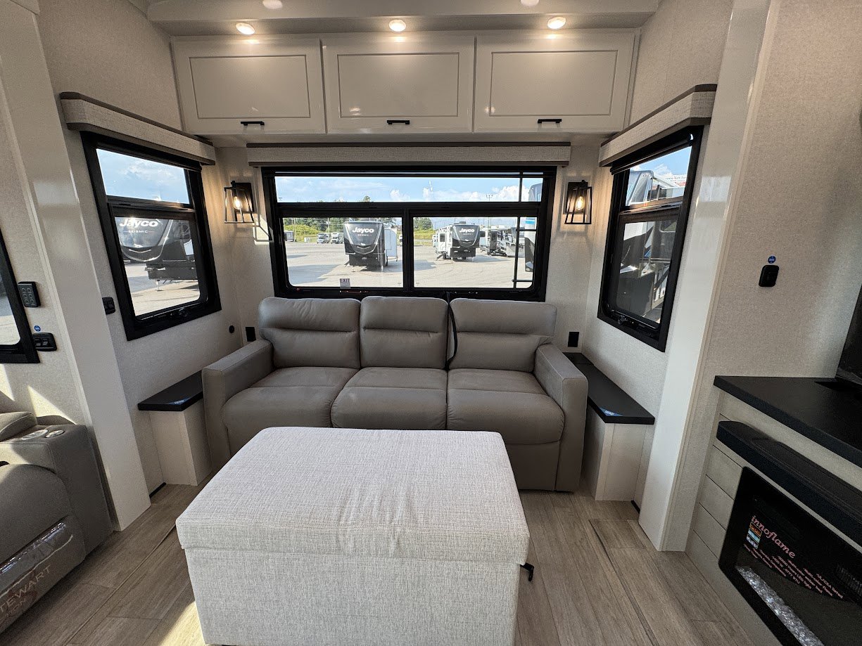 2026 JAYCO PINNACLE 32RLTS - Image 10