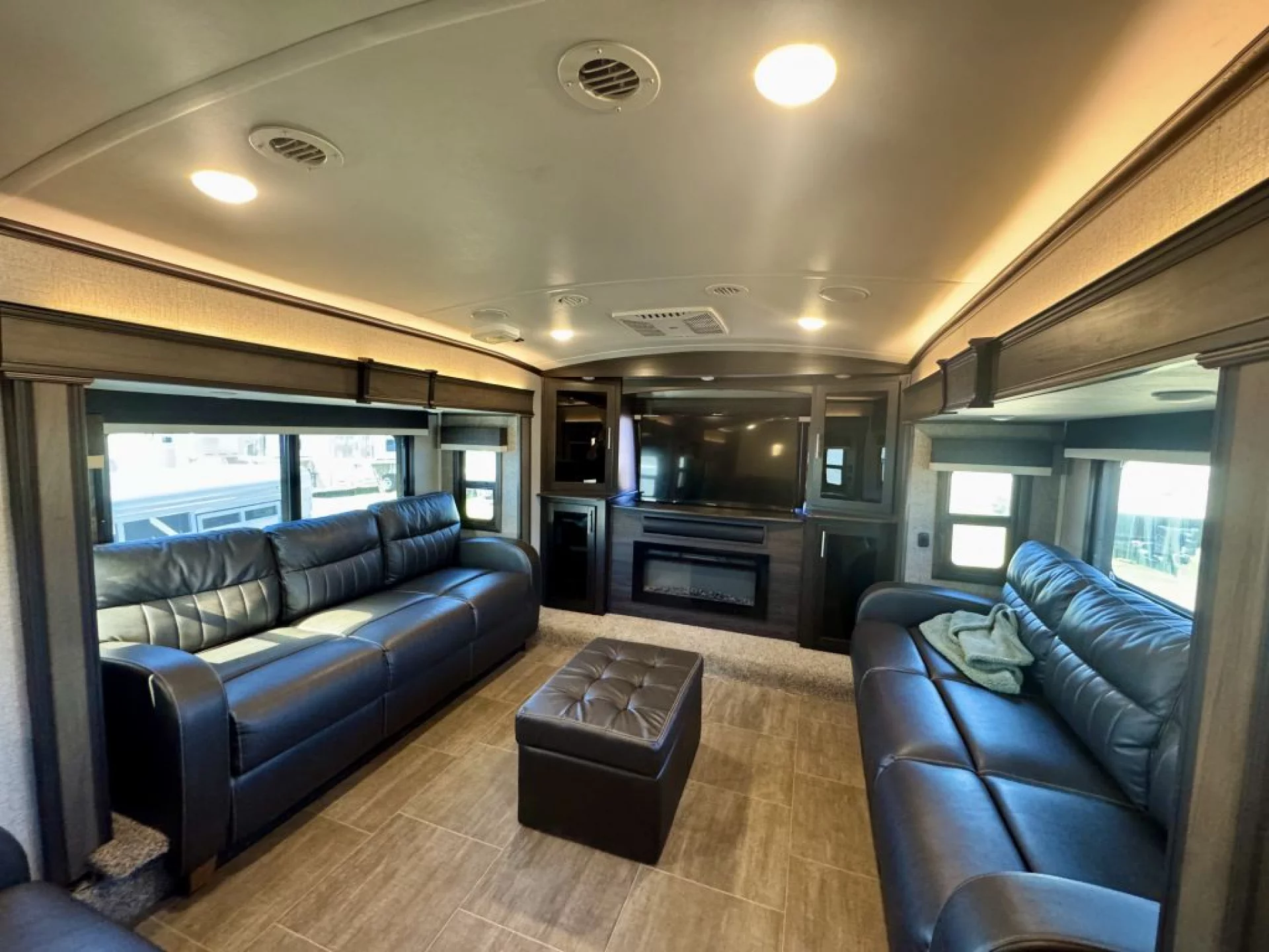 2020 JAYCO NORTH POINT 381FLWS - Image 6