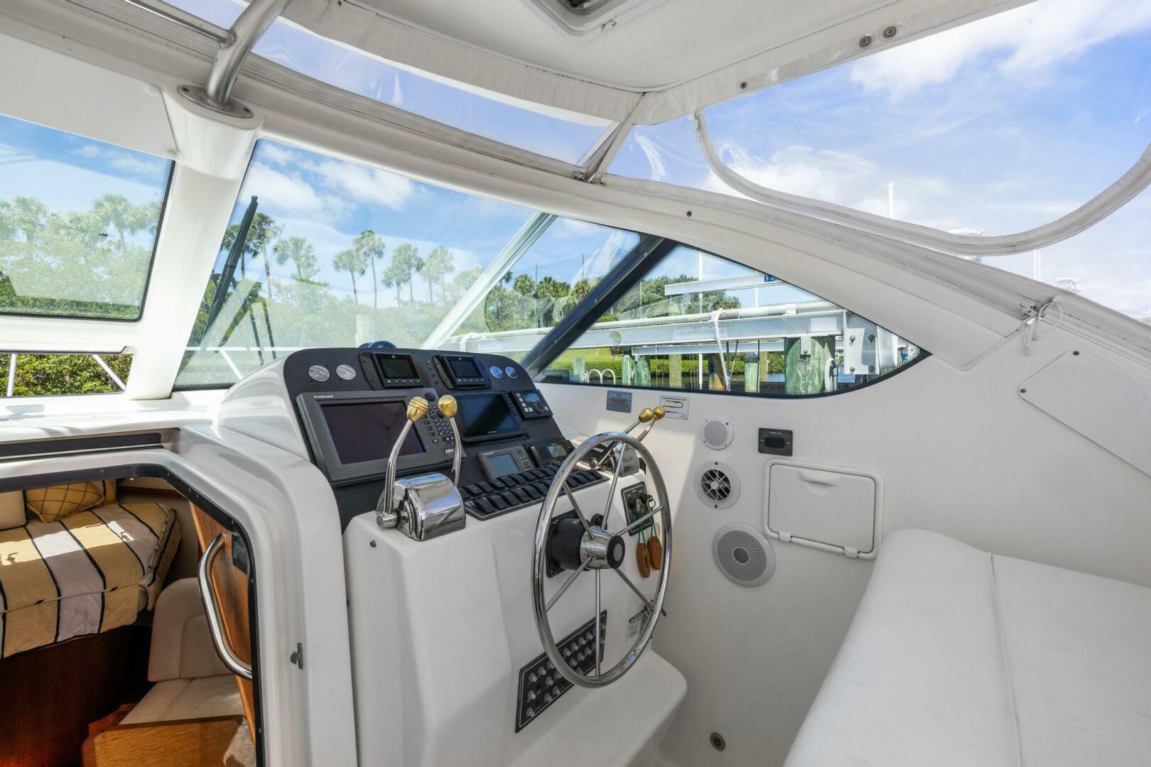 2006 Tiara Yachts 3200 Open - Image 13