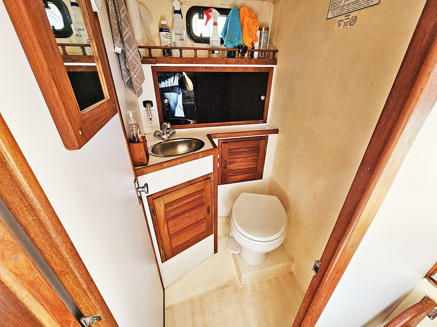 2010 Eastern Casco Bay 35 Flybridge - Image 13