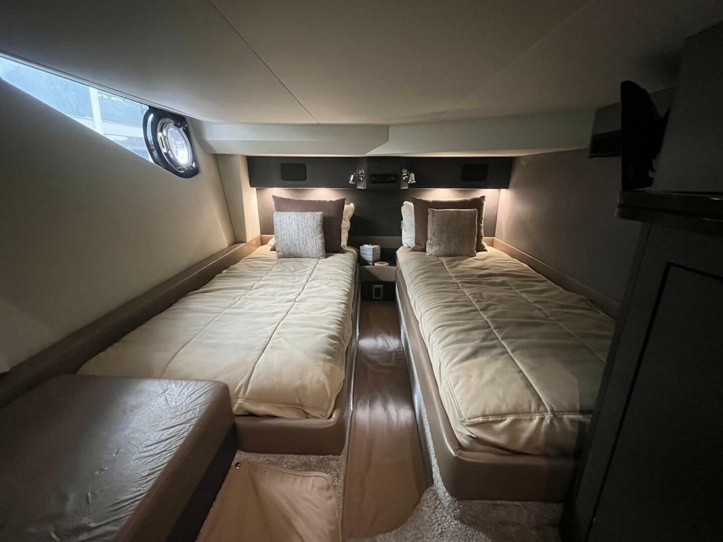 2017 Marquis 500 Sport Yacht - Image 40