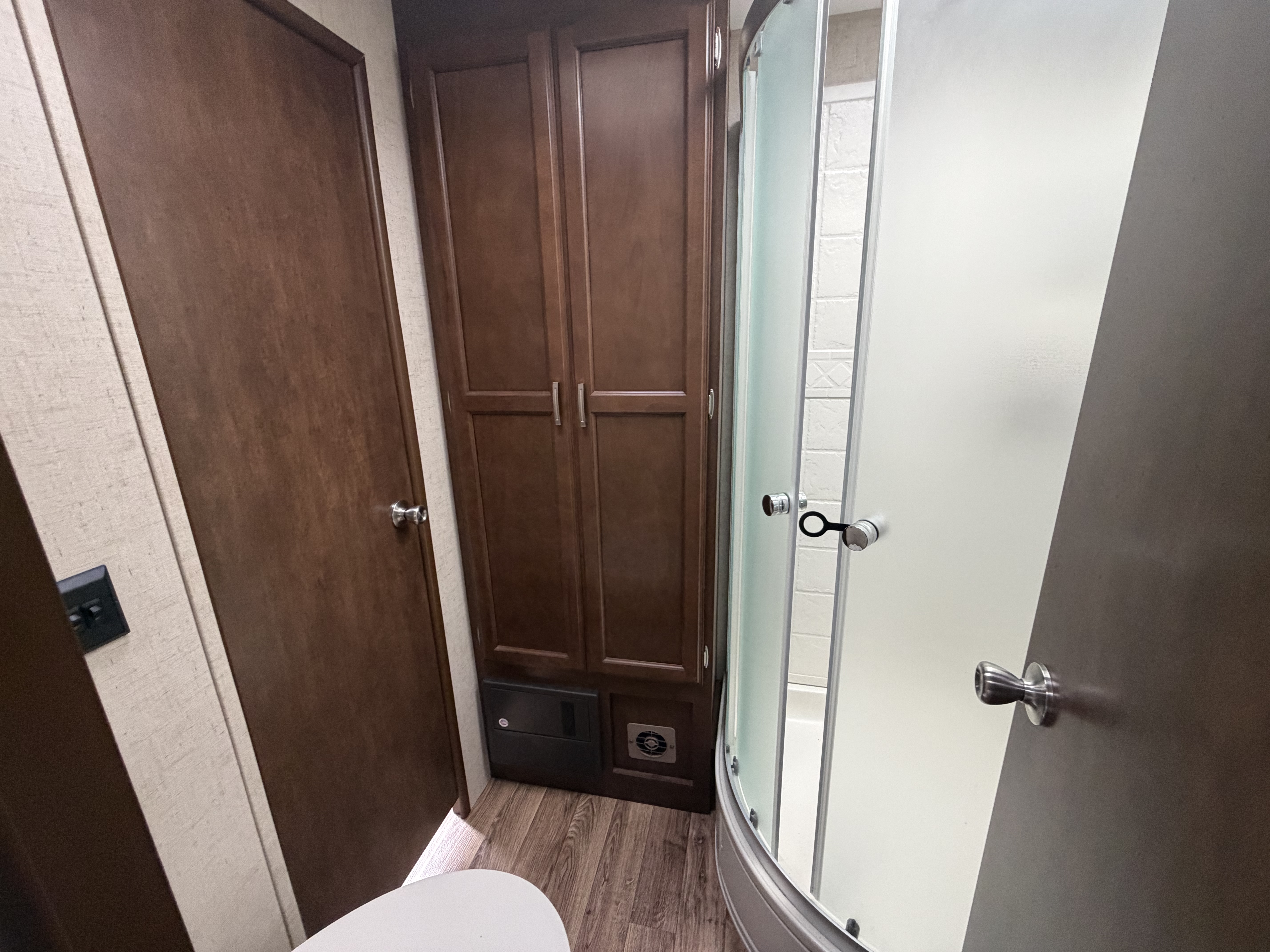 2018 VENTURE RV SPORT TREK 327 VIK - Image 16