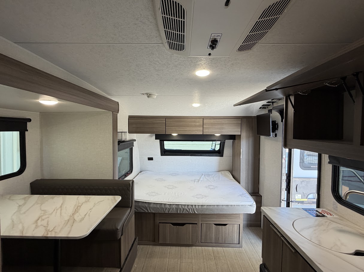 2025 VENTURE RV SONIC 169VUD - Image 25