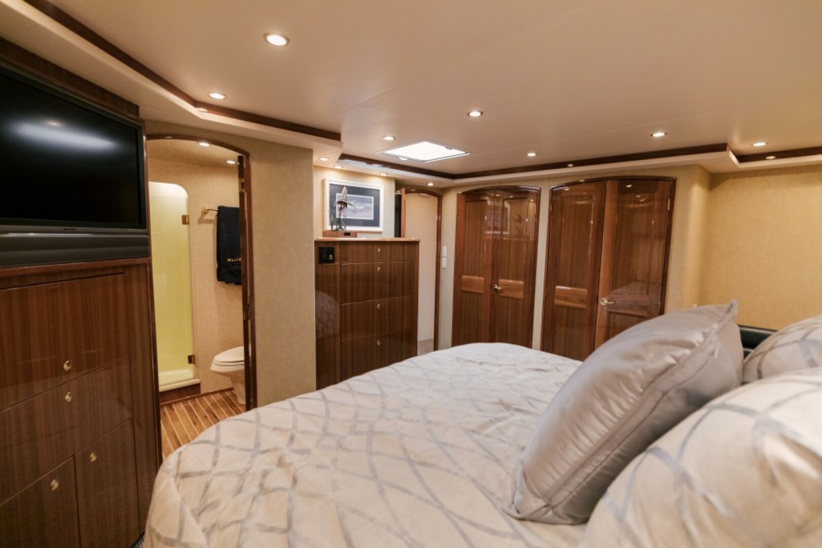 2006 Viking 74 Enclosed Bridge - Image 28