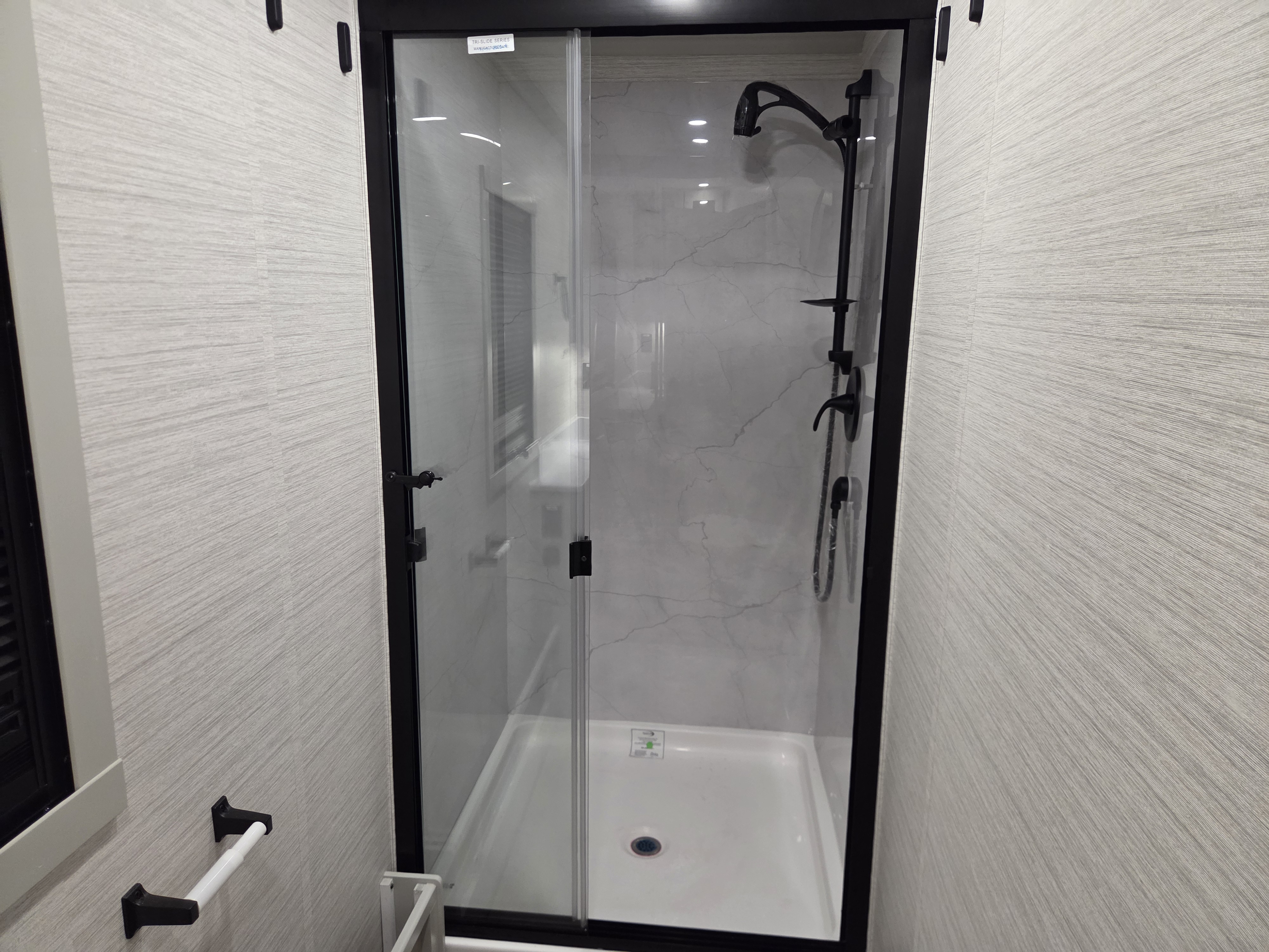 2027 Dynamax Europa 31SS - Image 15
