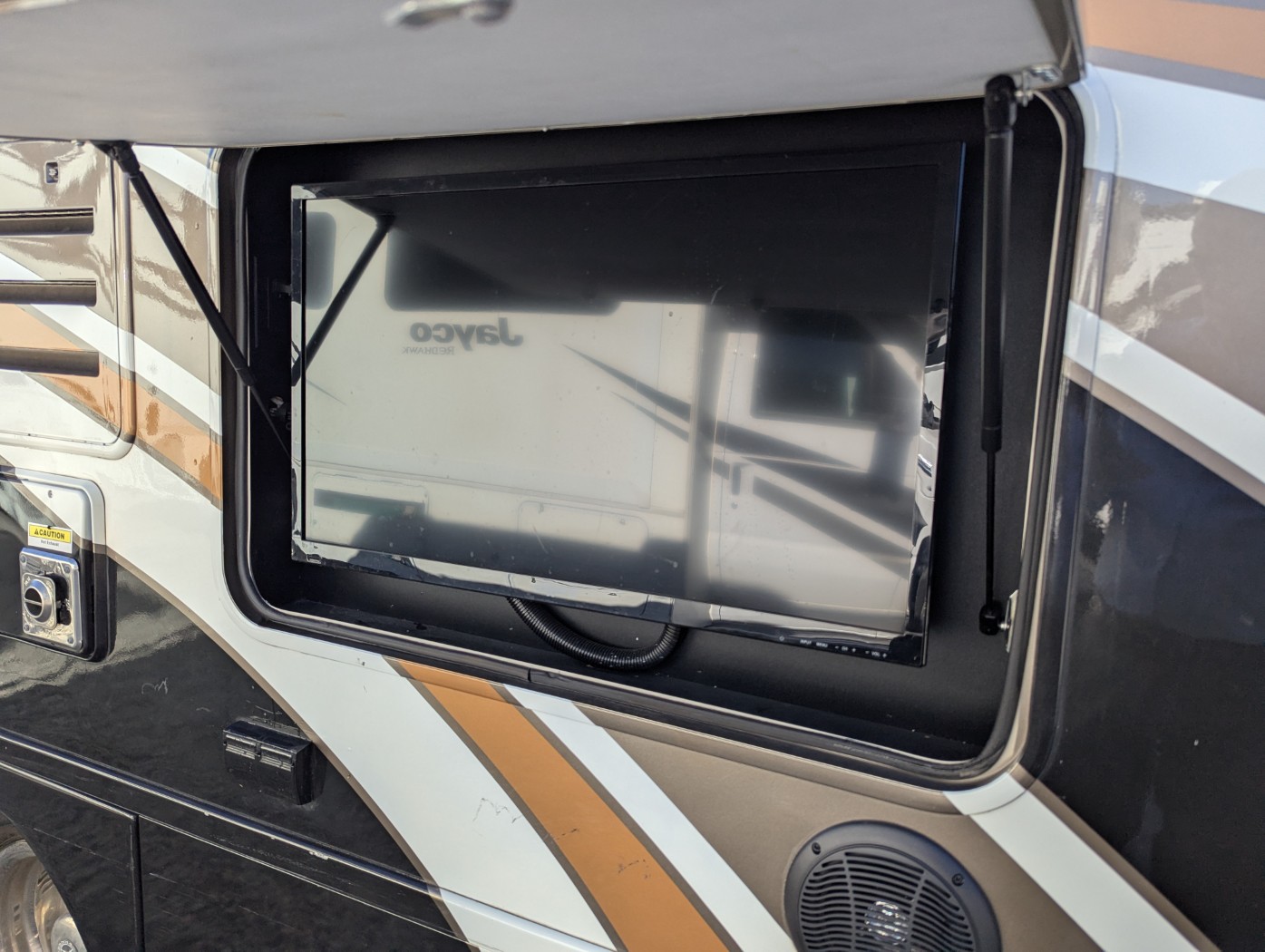 2018 Thor Motor Coach Synergy SD24 - Image 6