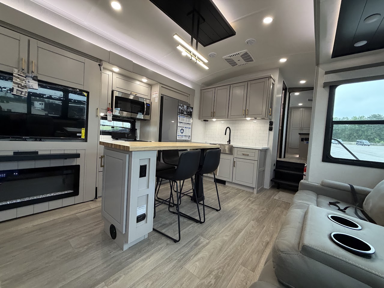 2027 JAYCO NORTH POINT 375TBDB - Image 32