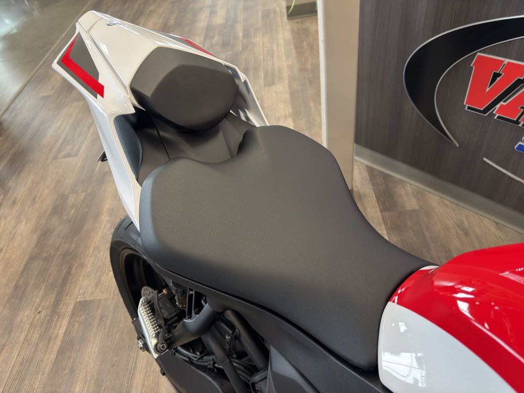 2026 Yamaha YZF-R7 70th Anniversary Edition - Image 11