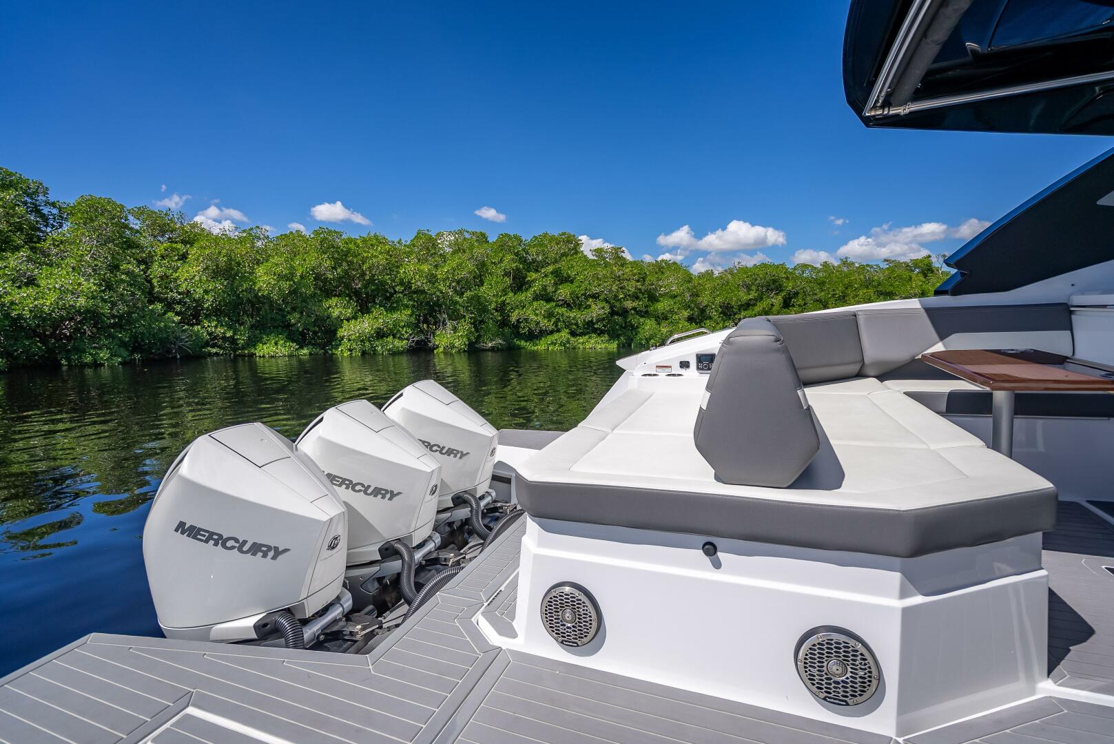 2022 Cruisers Yachts GLS OB - Image 15