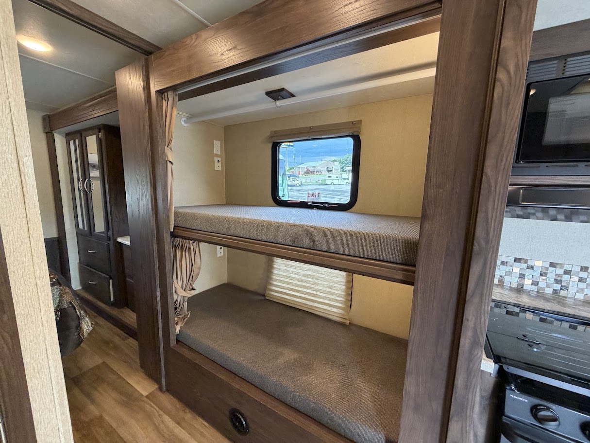 2019 COACHMEN PURSUIT 31BH - Image 29