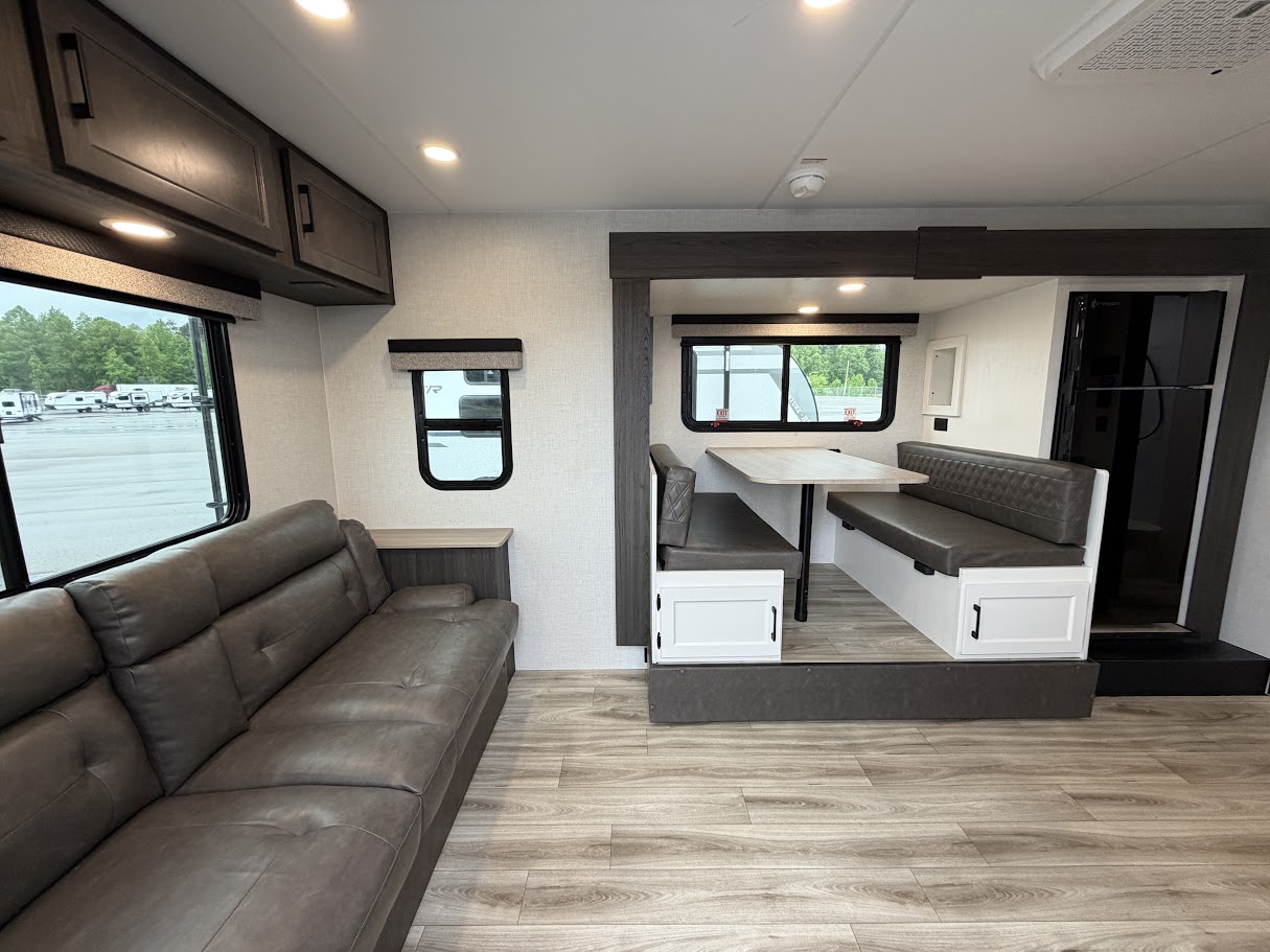 2026 VENTURE RV SPORTTREK STINGER 232VRL - Image 8