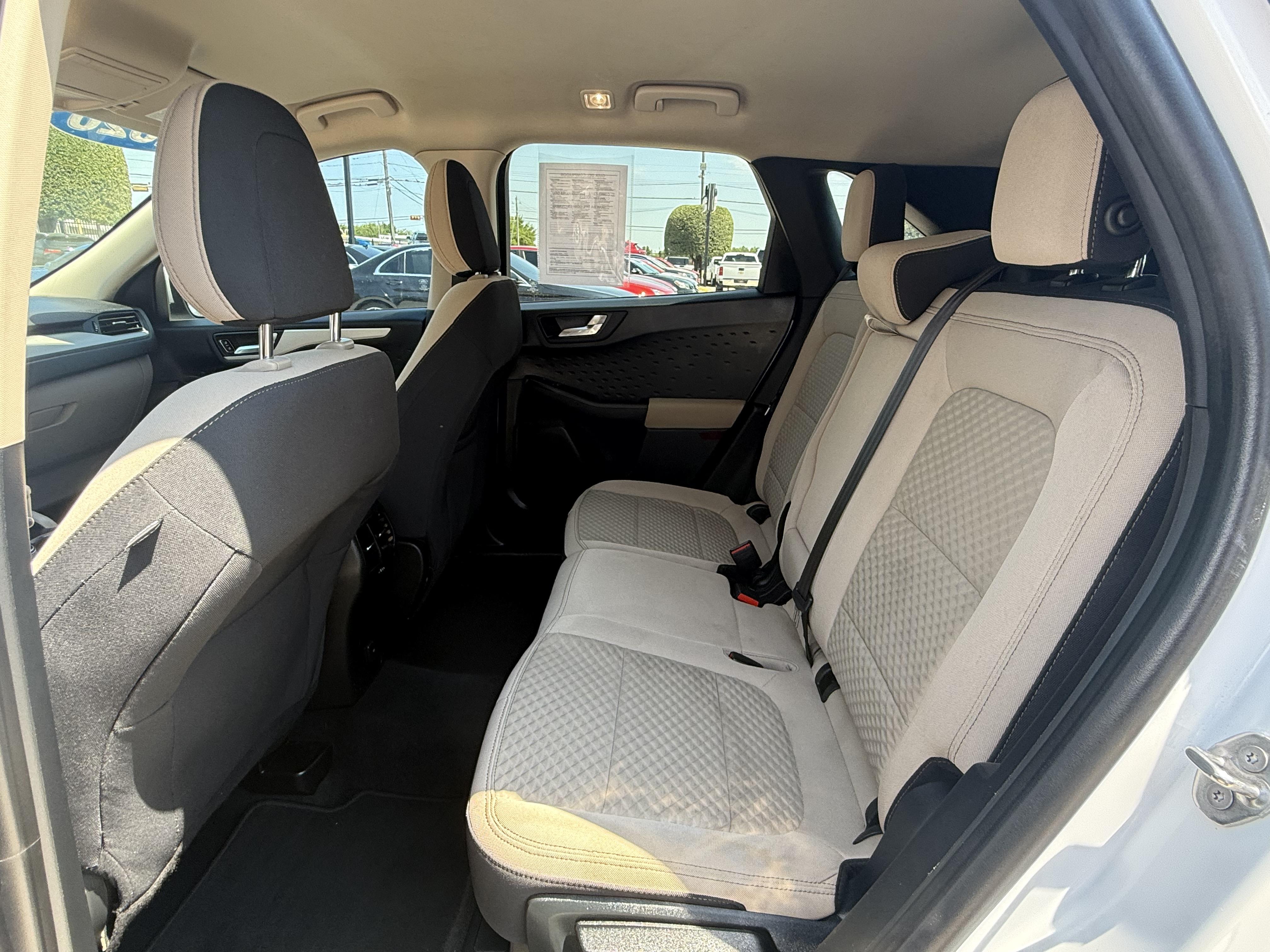 2020 Ford Escape Utility 4D SE 2WD - Image 18