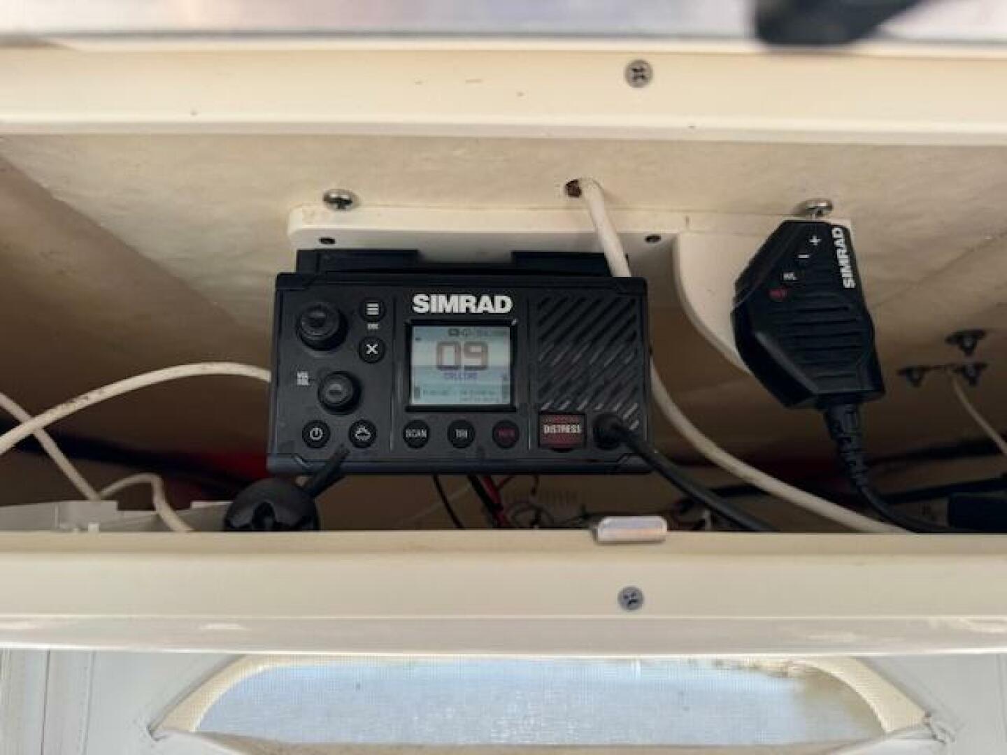 2021 Robalo R242 Center Console Base - Image 19
