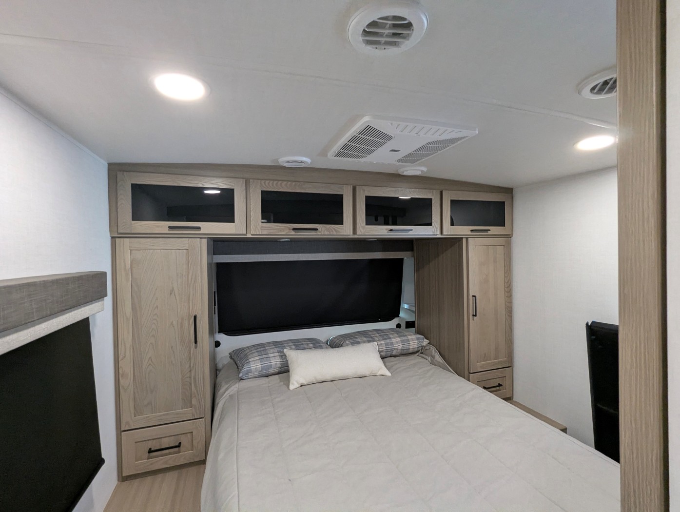 2027 Forest River Rockwood Ultra Lite 2706BH - Image 27
