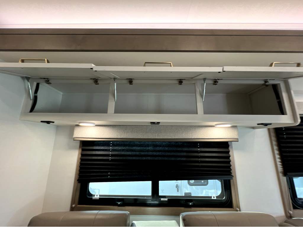 2027 ENTEGRA COACH ODYSSEY 30Z - Image 10