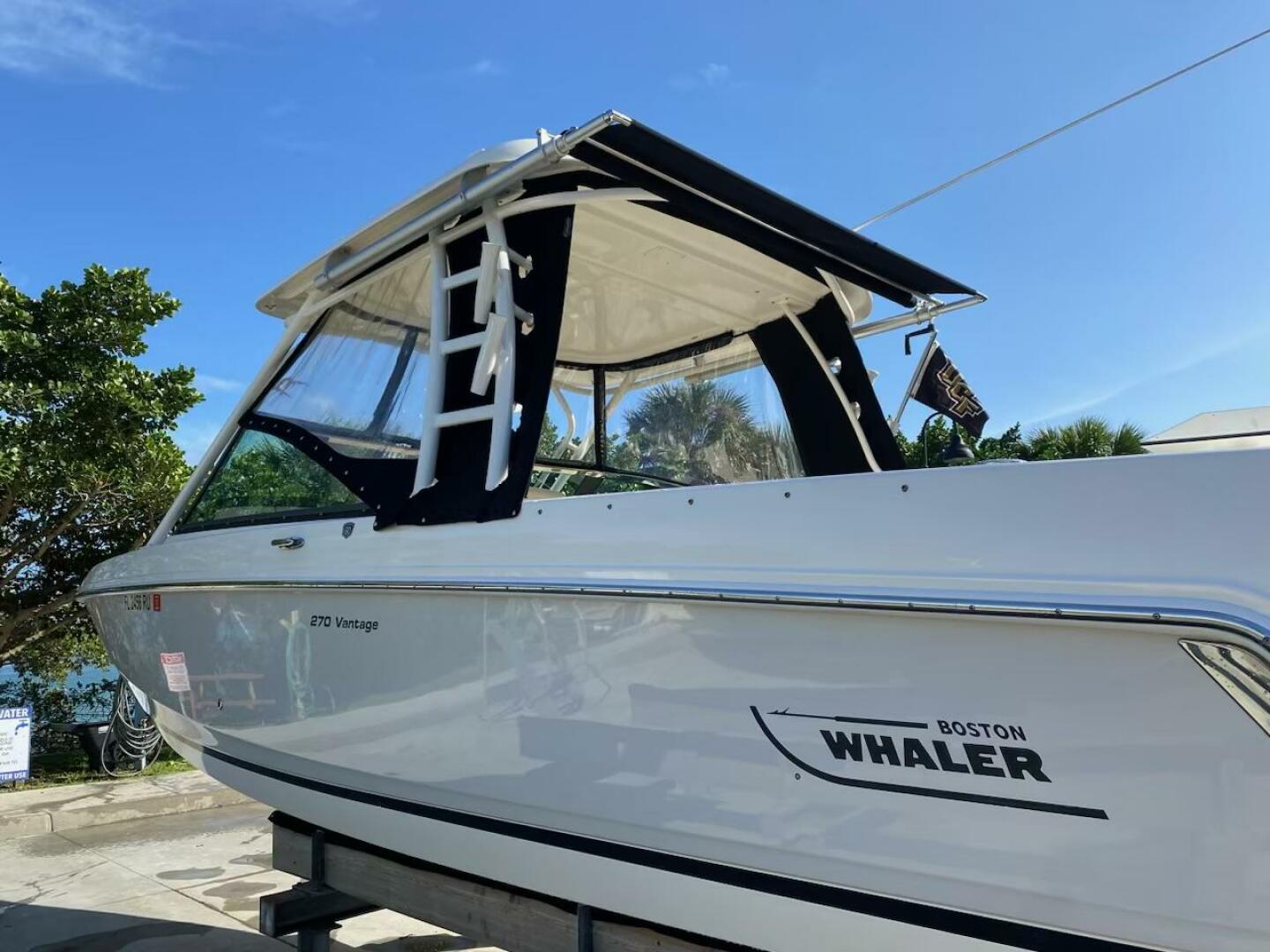2018 Boston Whaler 270 Vantage - Image 6