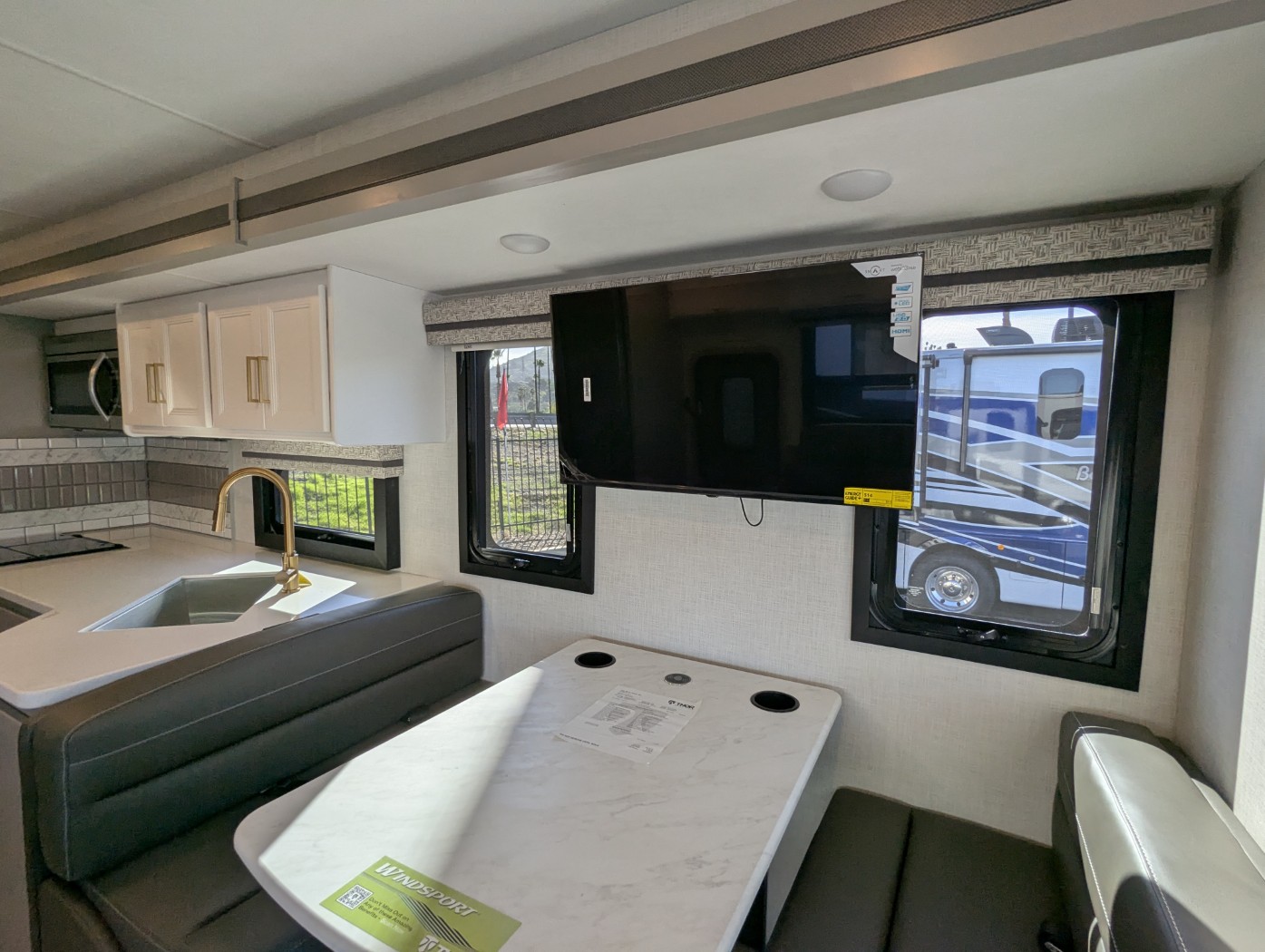 2026 Thor Motor Coach Windsport 35J - Image 17