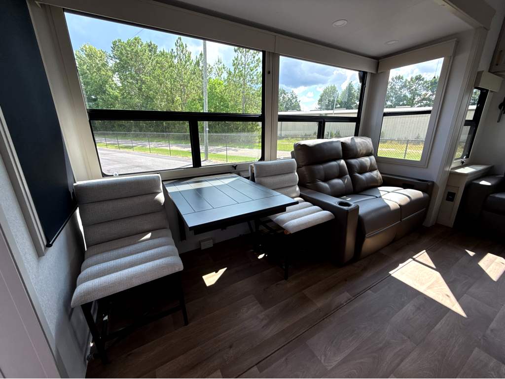 2027 GRAND DESIGN SOLITUDE 310GK - Image 13