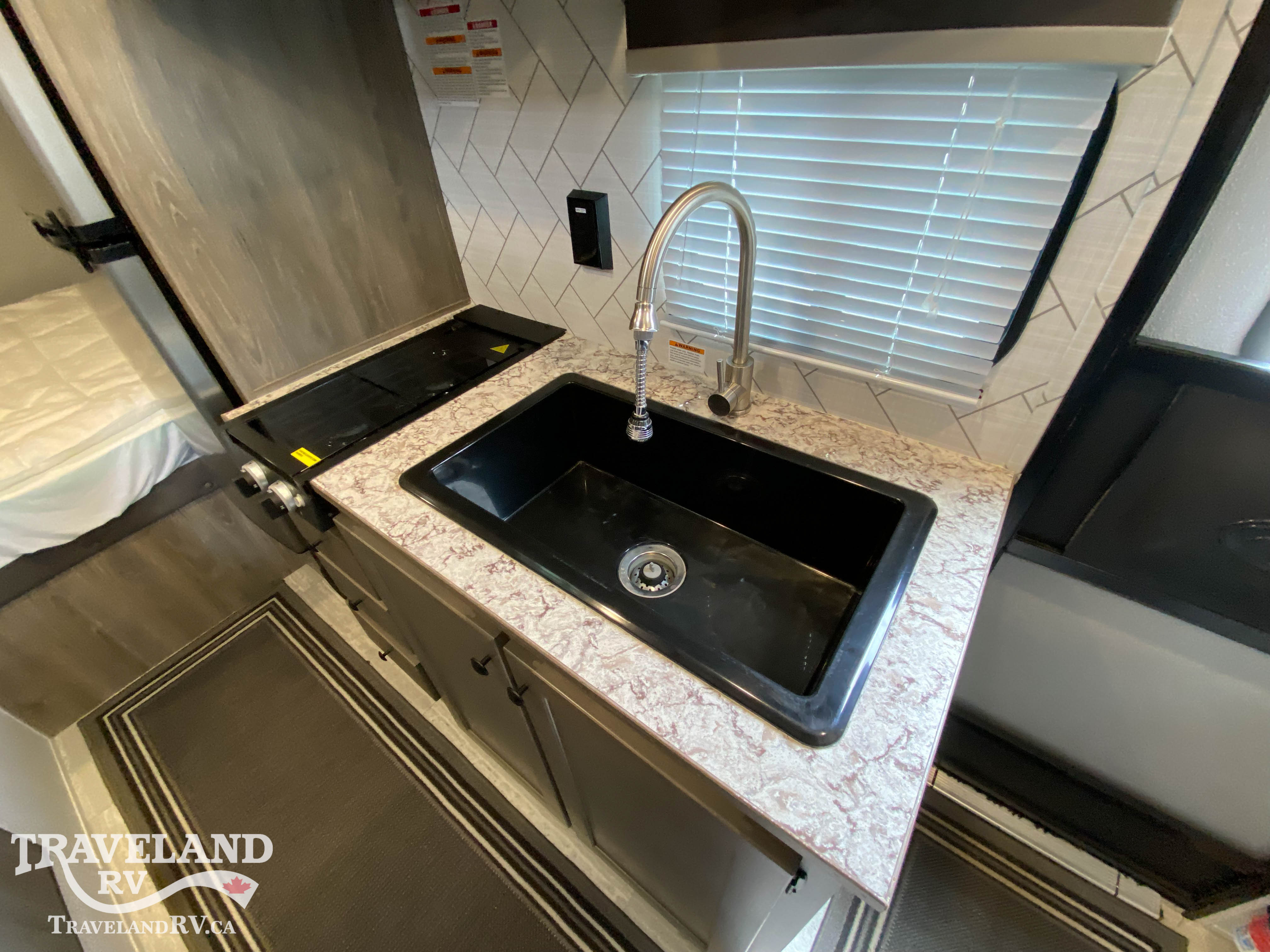 2025 SUNSET PARK RV SUN LITE 15MBX - Image 12