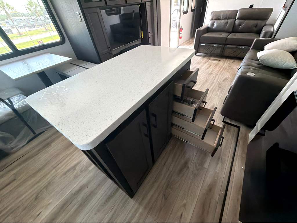 2027 VENTURE RV SPORTTREK 333VFK - Image 21