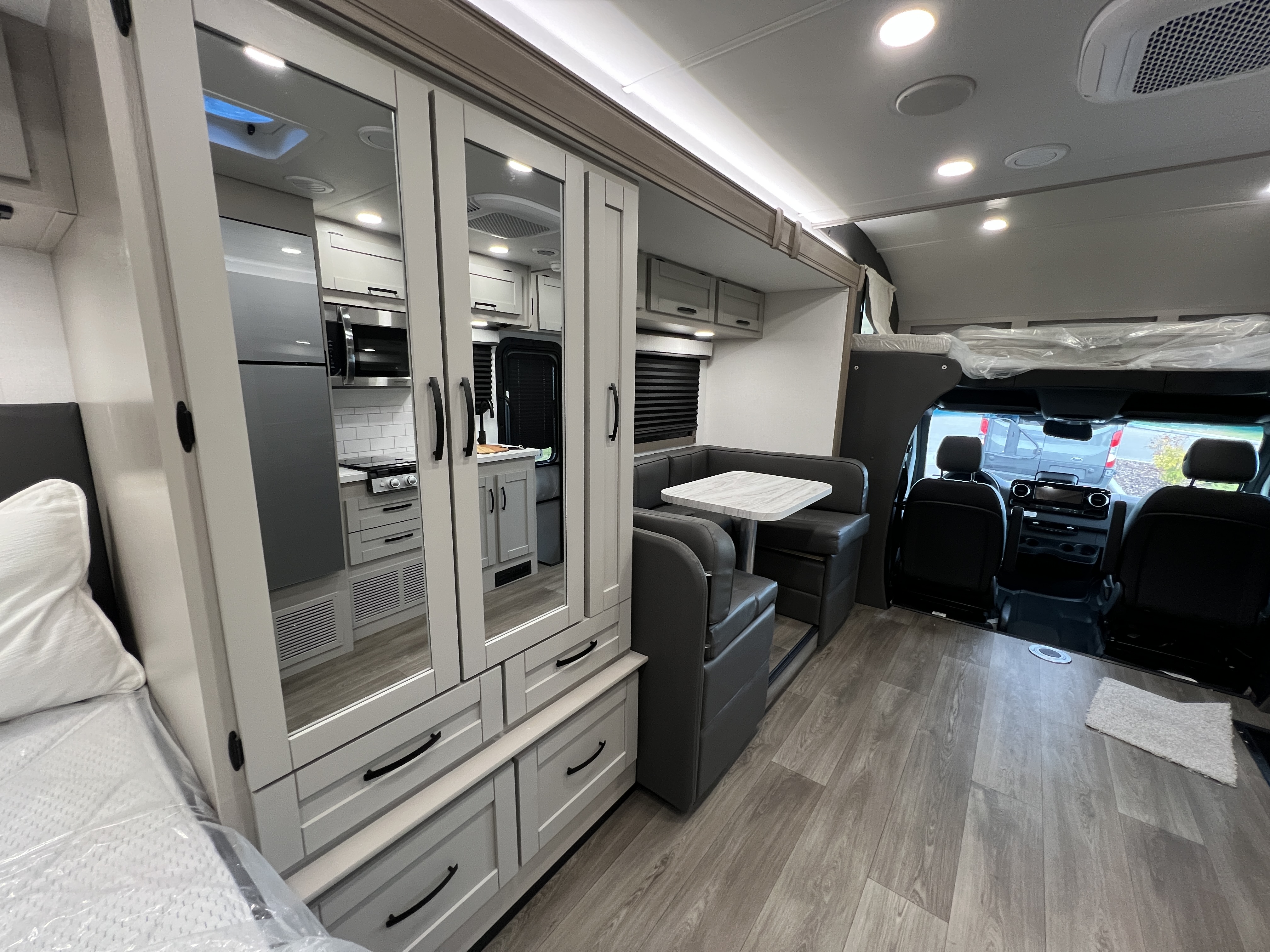 2027 Jayco Melbourne 24L - Image 21