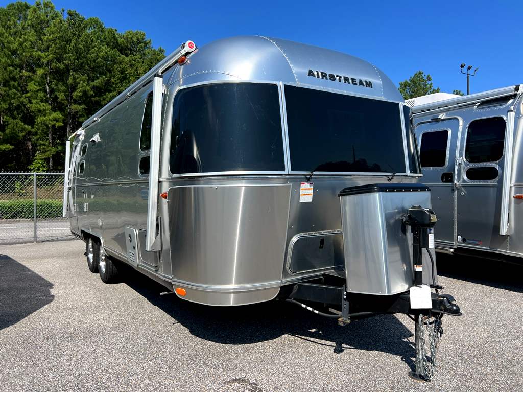 2022 AIRSTREAM GLOBETROTTER 25FBT - Image 1