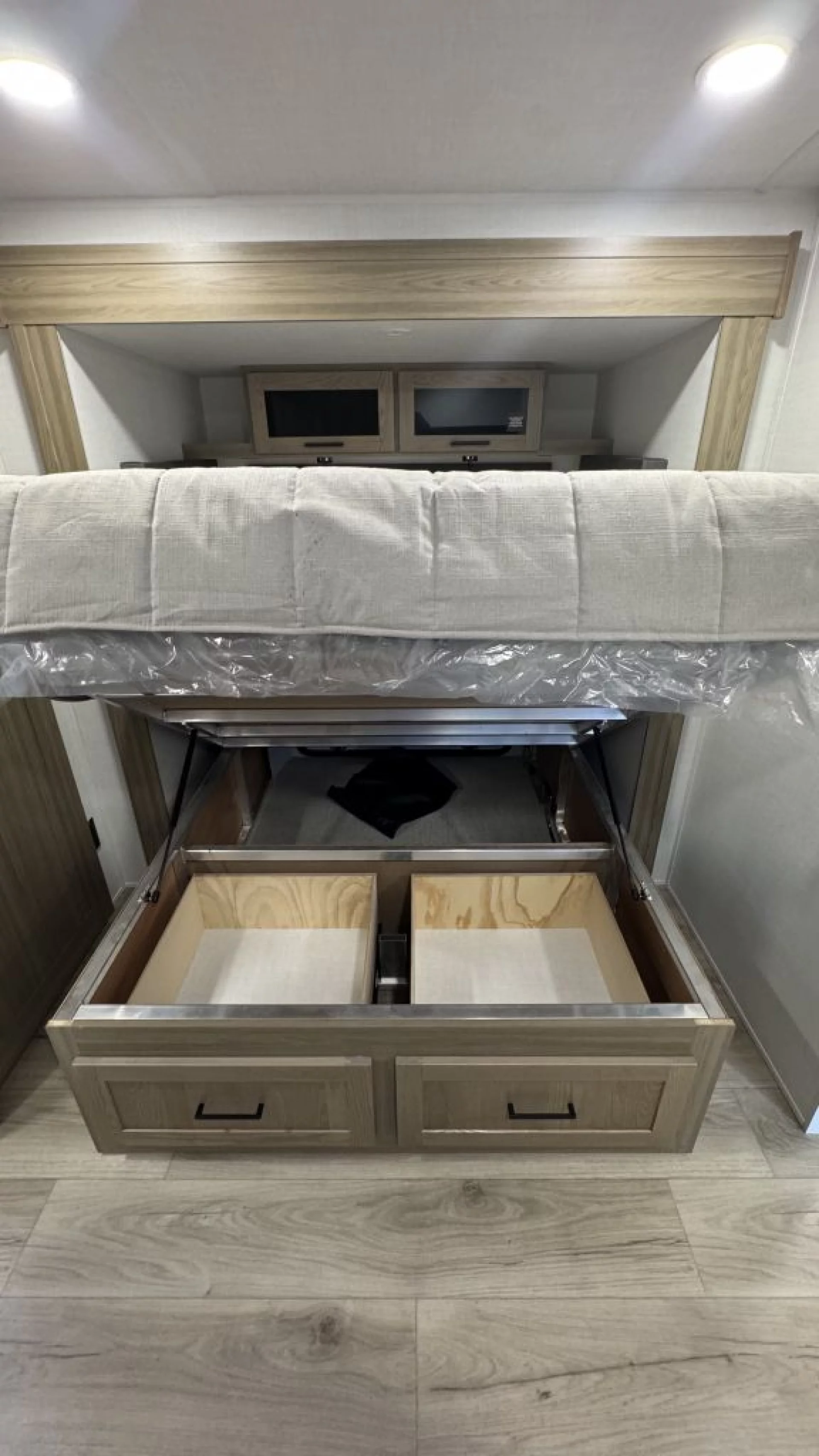 2027 FOREST RIVER ROCKWOOD MINI LITE 2523MBR - Image 35