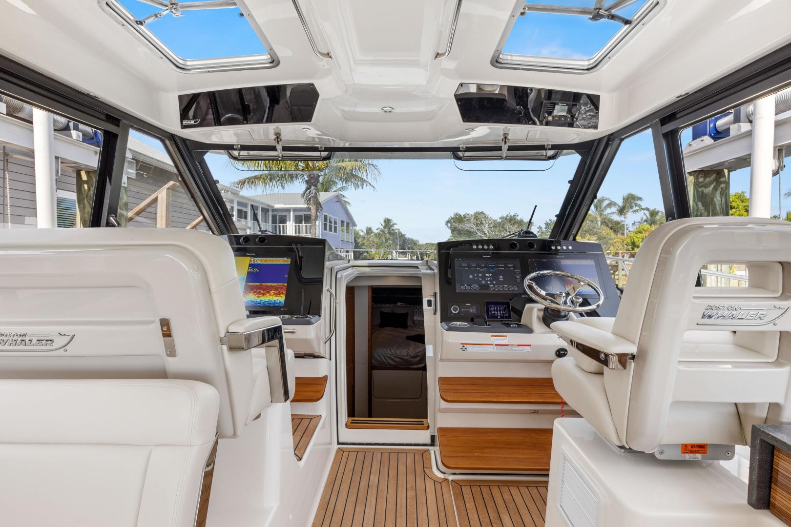 2022 Boston Whaler 405 Conquest - Image 13