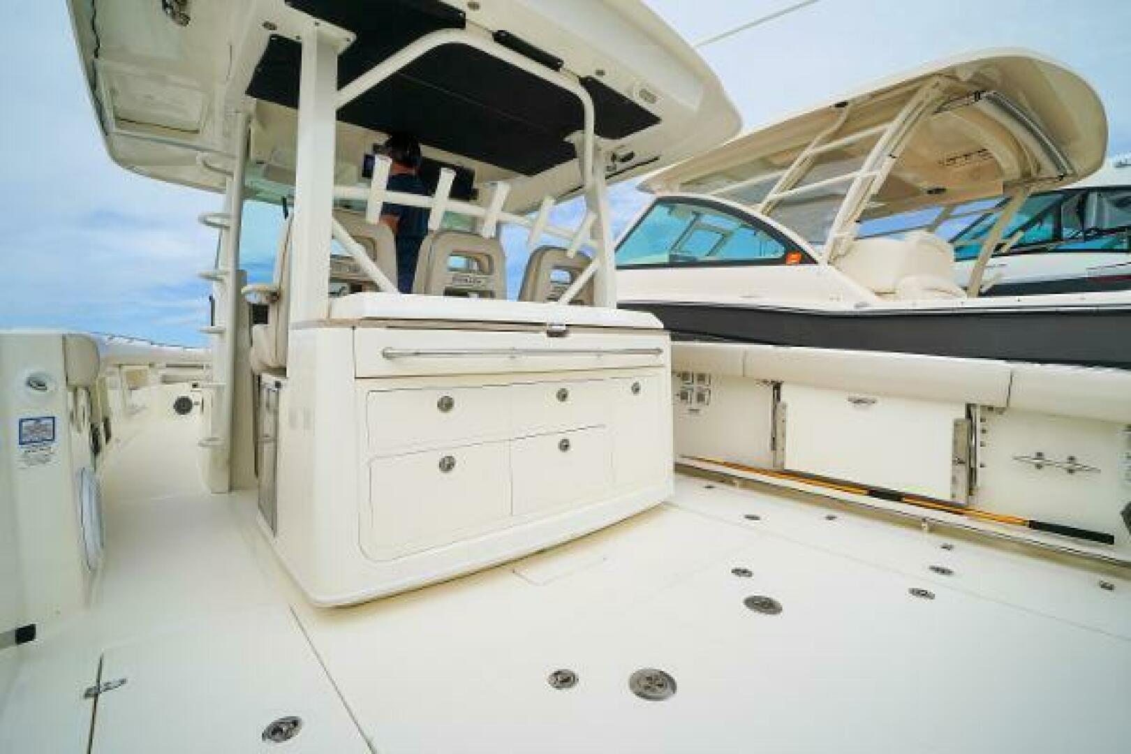 2018 Boston Whaler 380 Outrage - Image 13